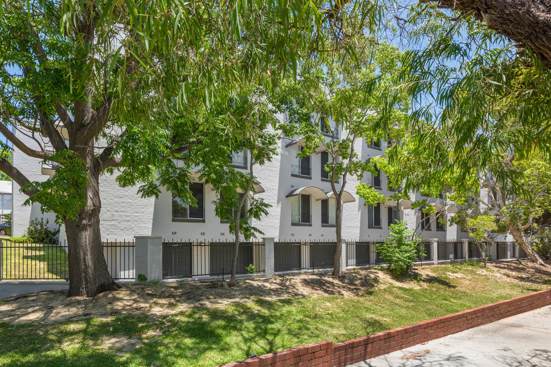2/381 Barker Road, SUBIACO