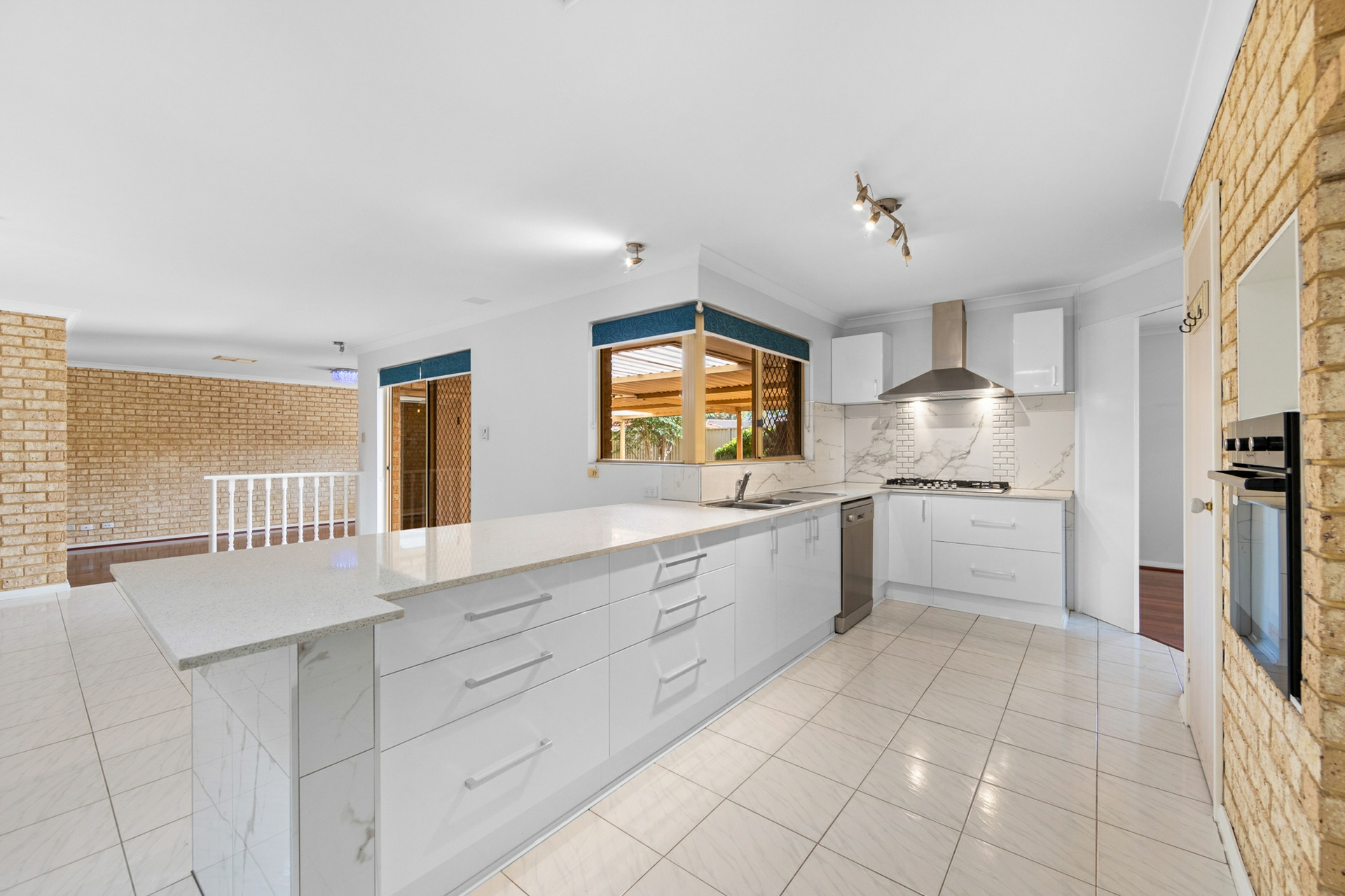 239 Summerlakes Parade, BALLAJURA
