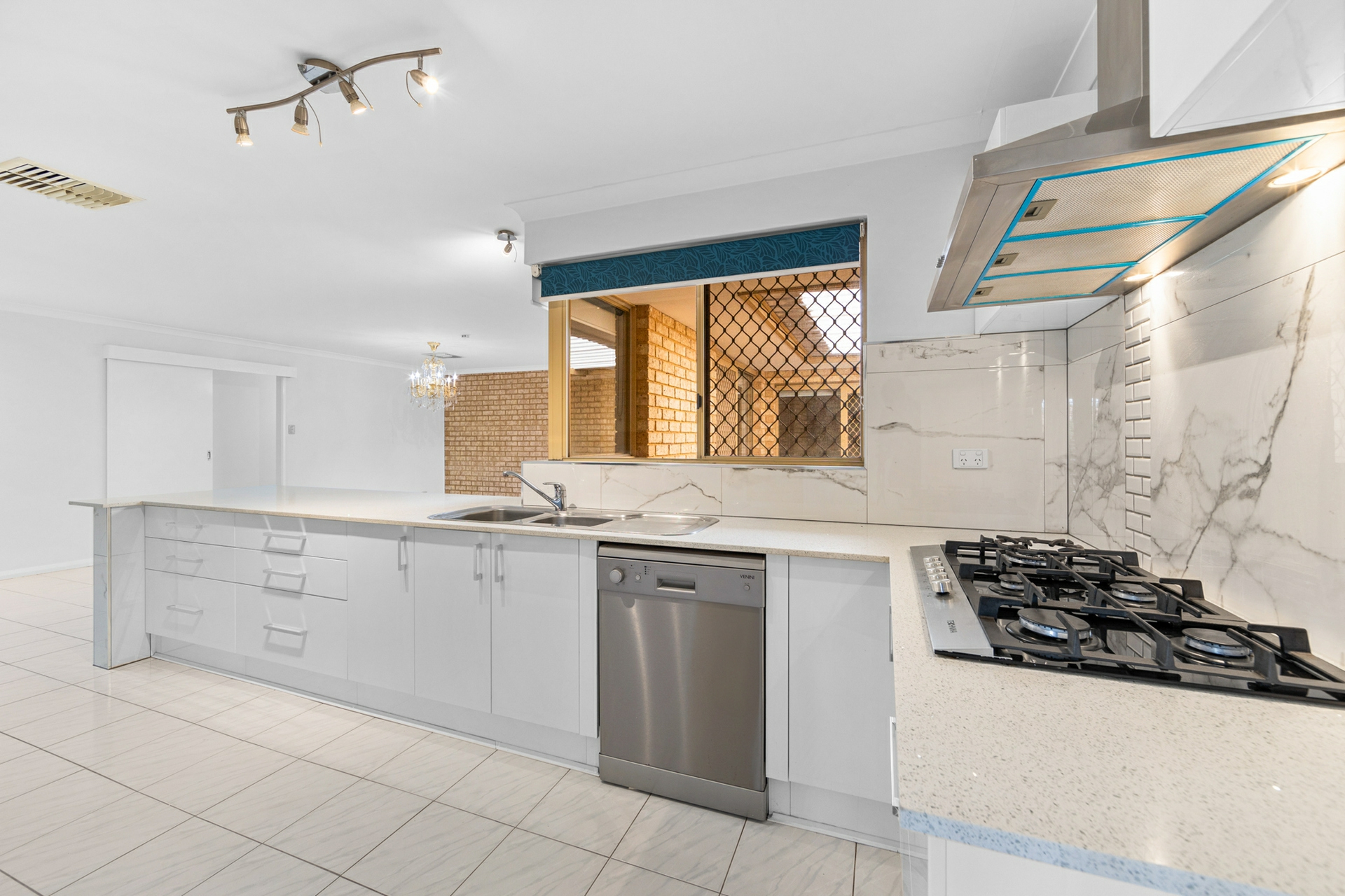 239 Summerlakes Parade, BALLAJURA