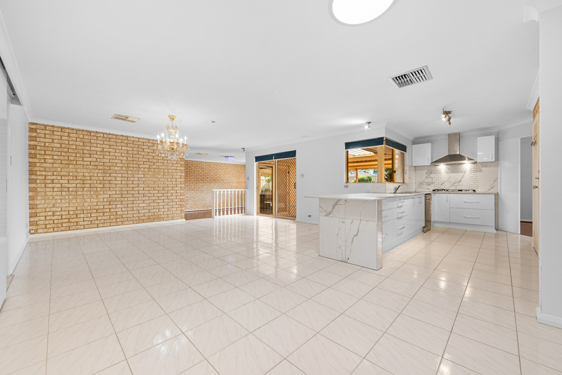 239 Summerlakes Parade, BALLAJURA