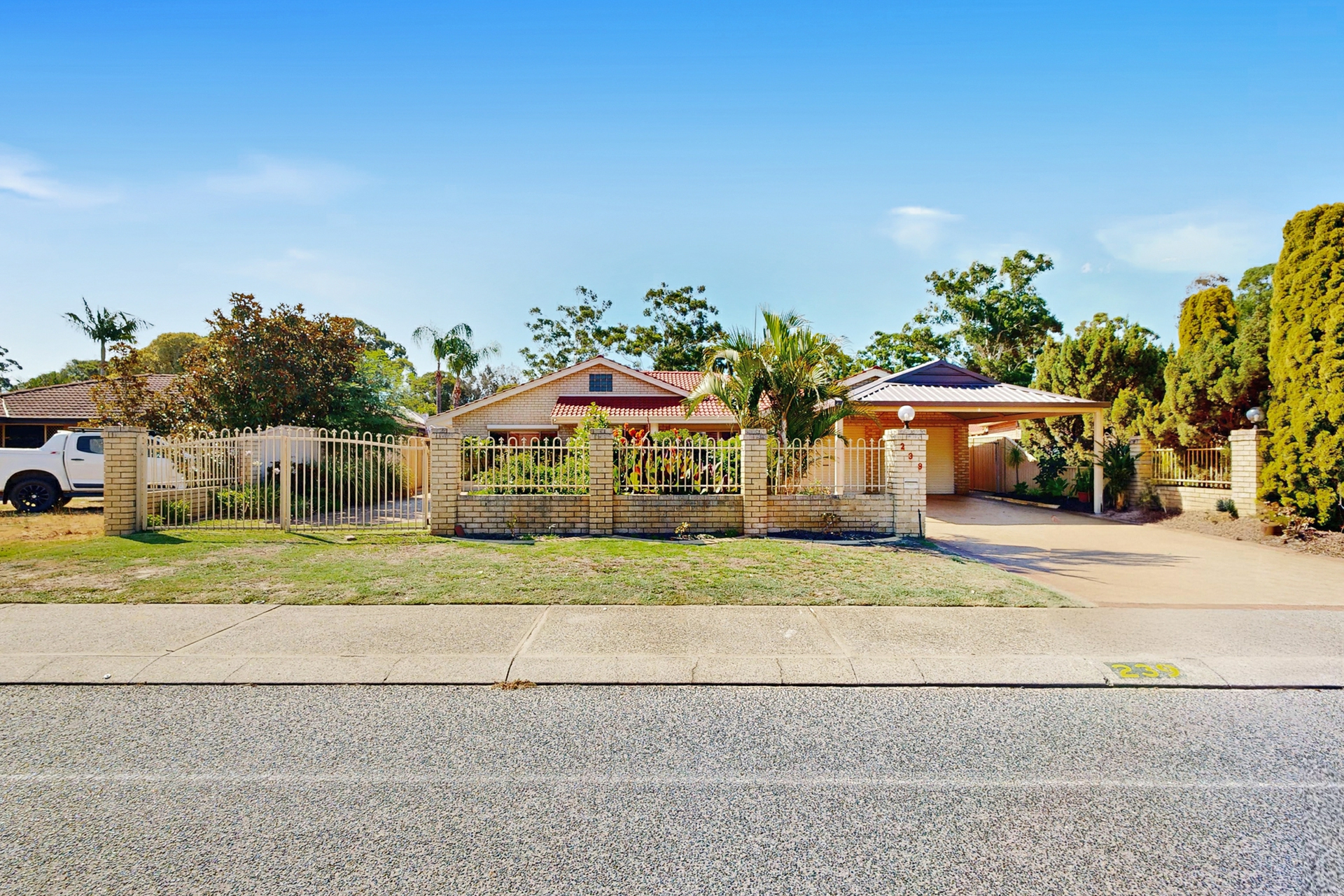 239 Summerlakes Parade, BALLAJURA