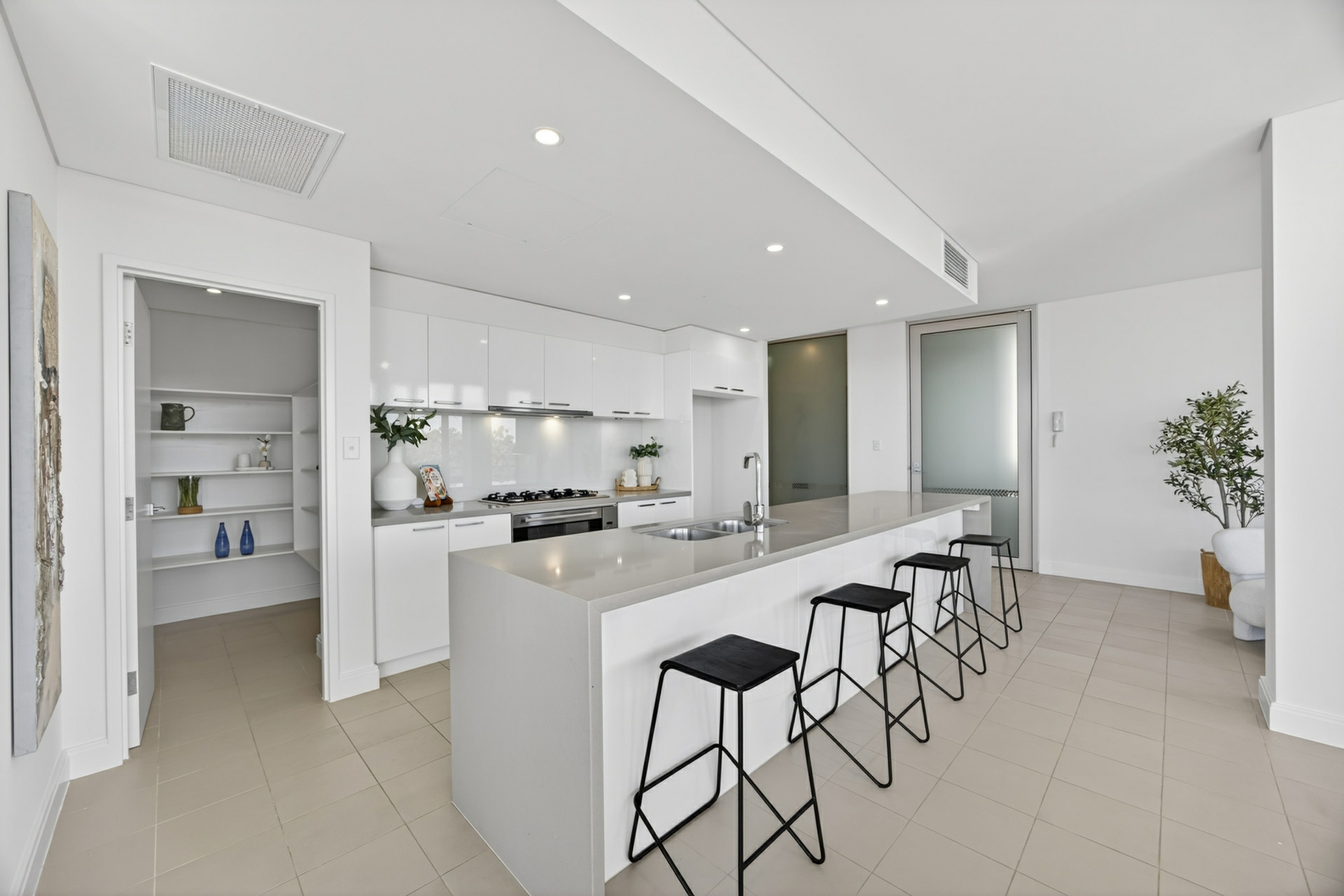 2/58 Kings Park Road — photo 3 of 21