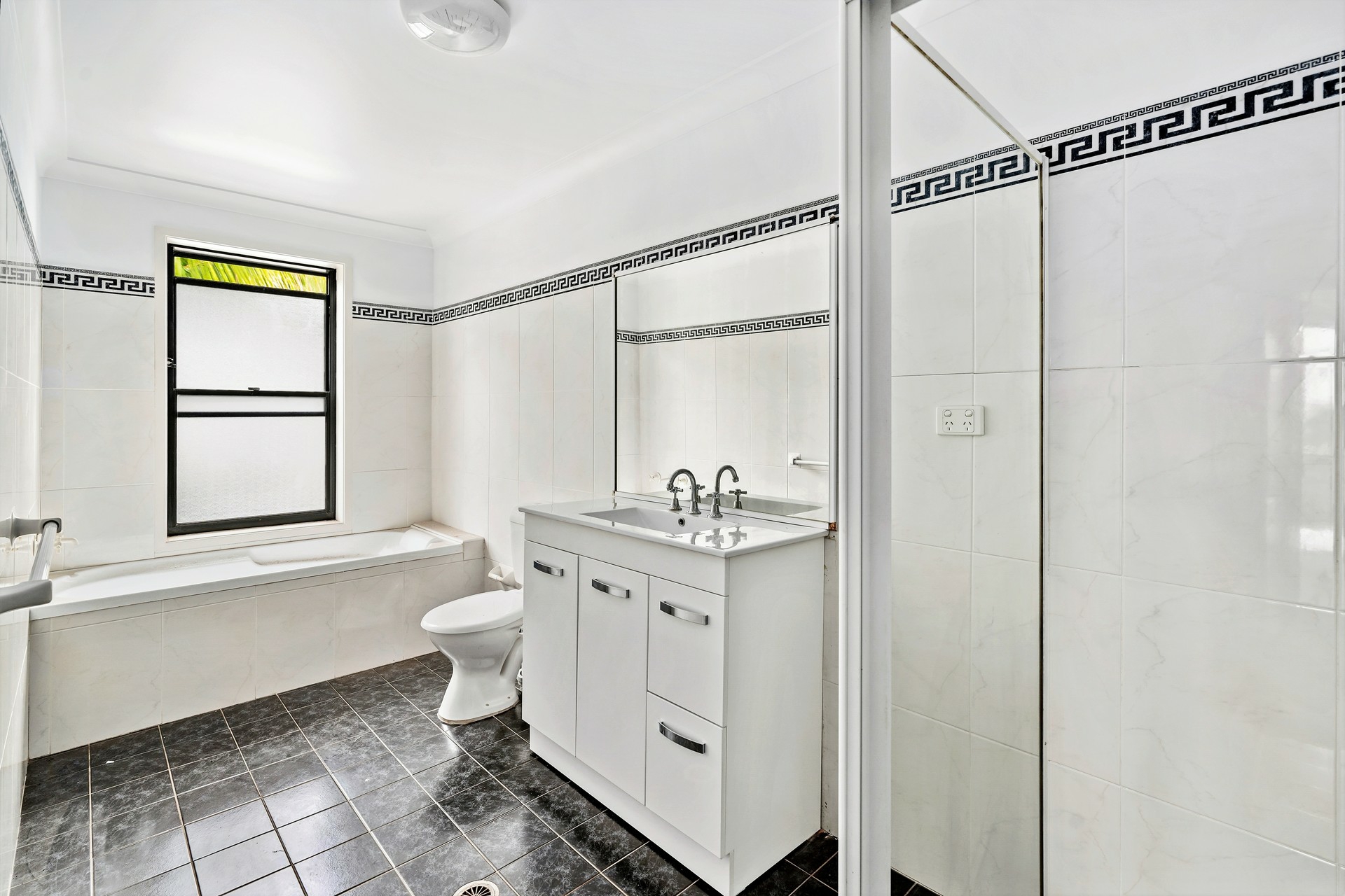 4/14 Lynn Avenue, POINT FREDERICK