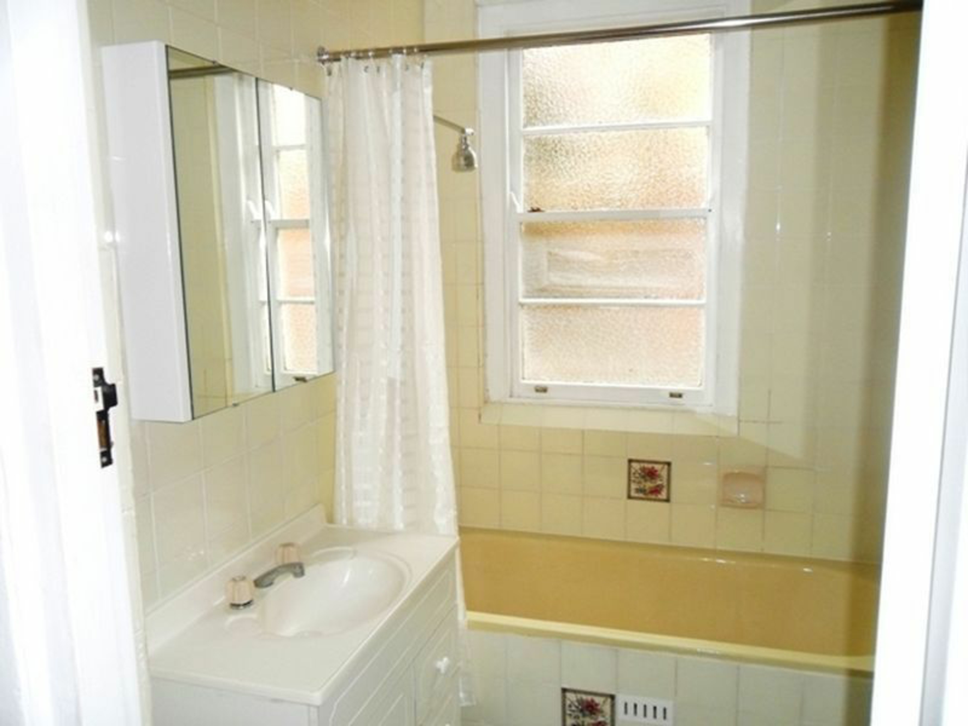 1/4 York Street — photo 4 of 4