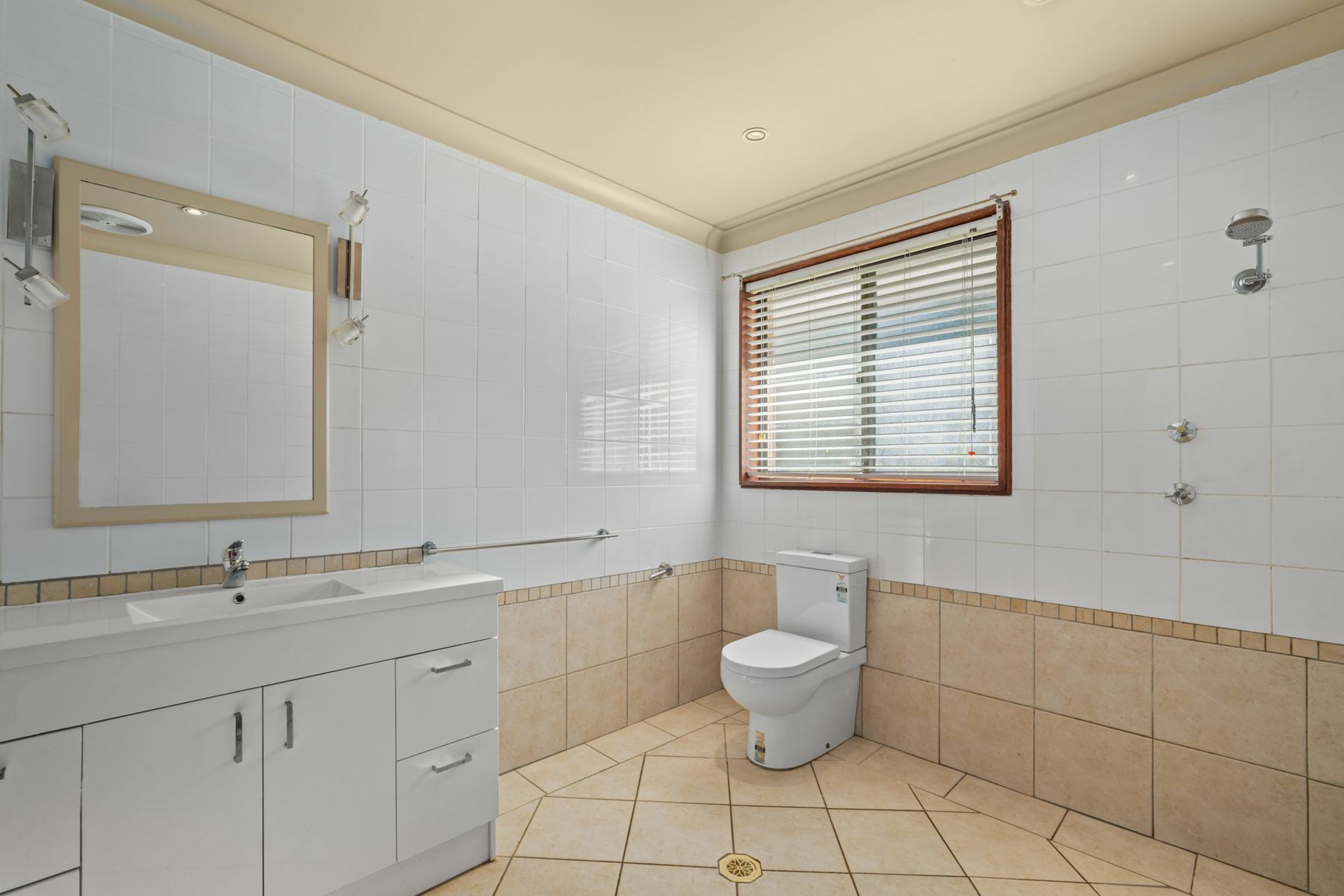 2 Dashwood Close — photo 9 of 15
