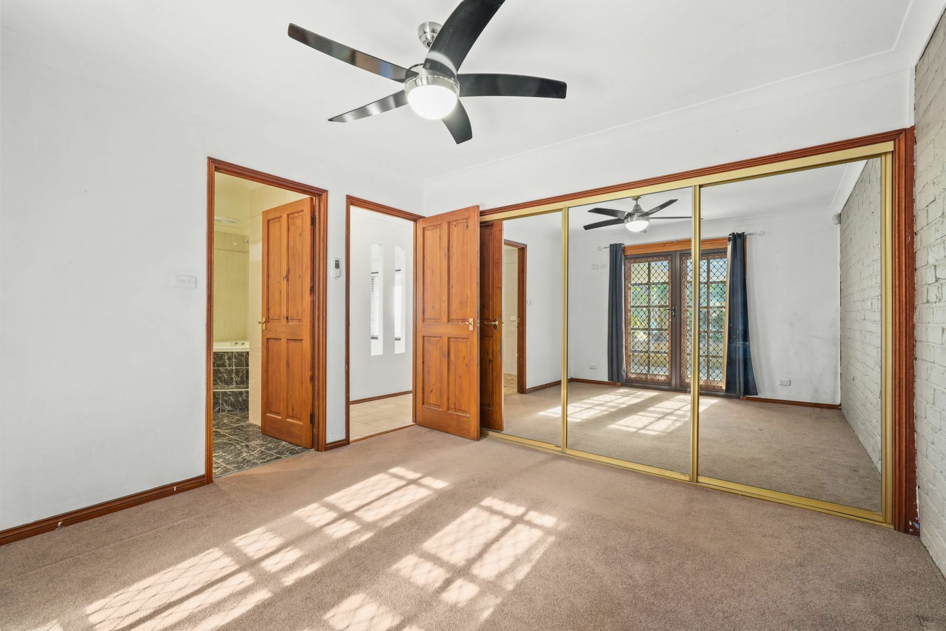 2 Dashwood Close — photo 13 of 15