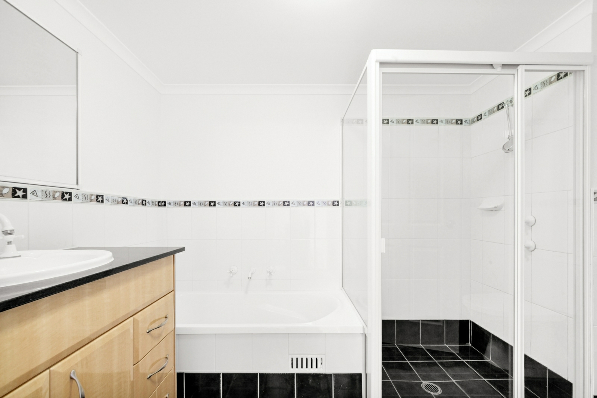22/107-115 Henry Parry Drive — photo 9 of 10
