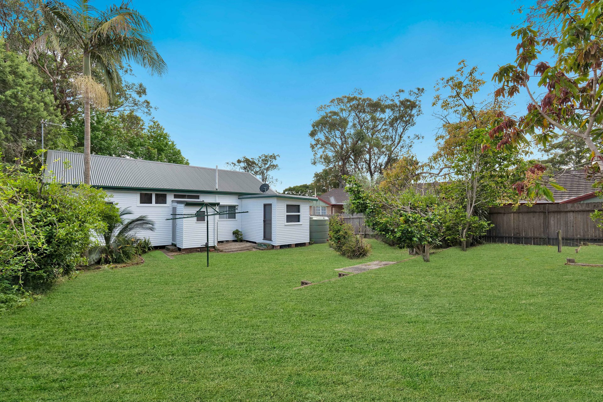 221 Brisbane Water Drive — photo 8 of 9