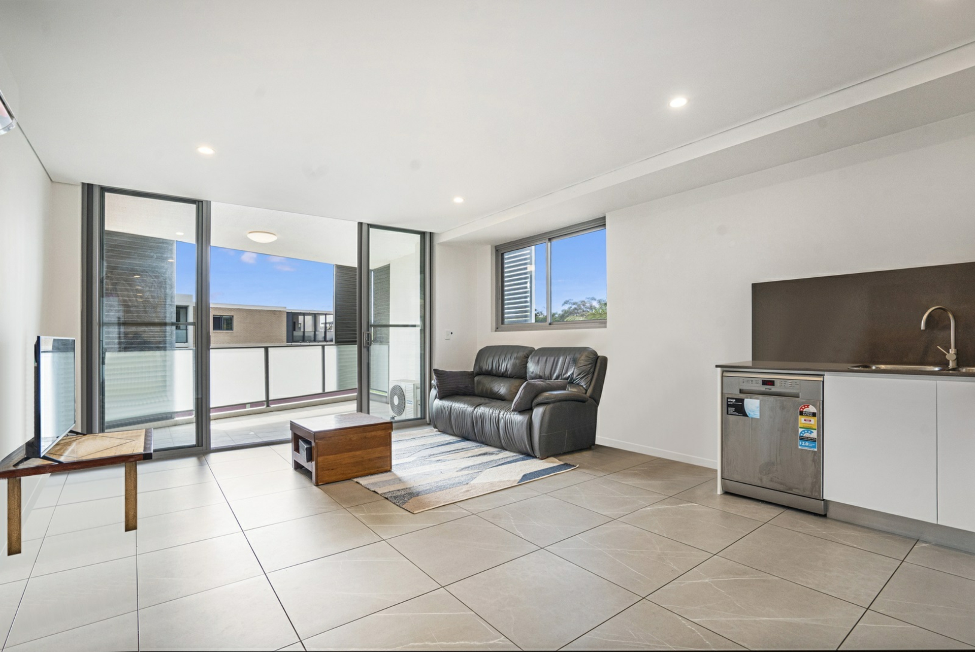 102/19 Range Road — photo 3 of 10