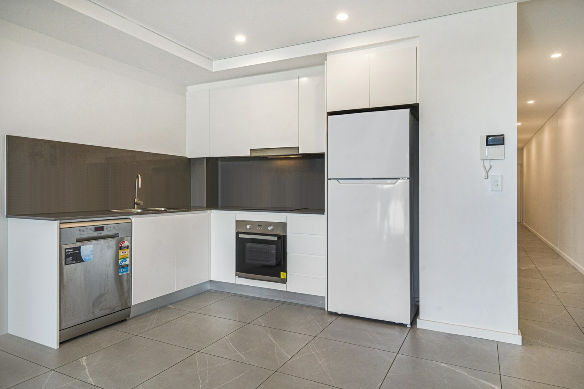 102/19 Range Road — photo 5 of 10