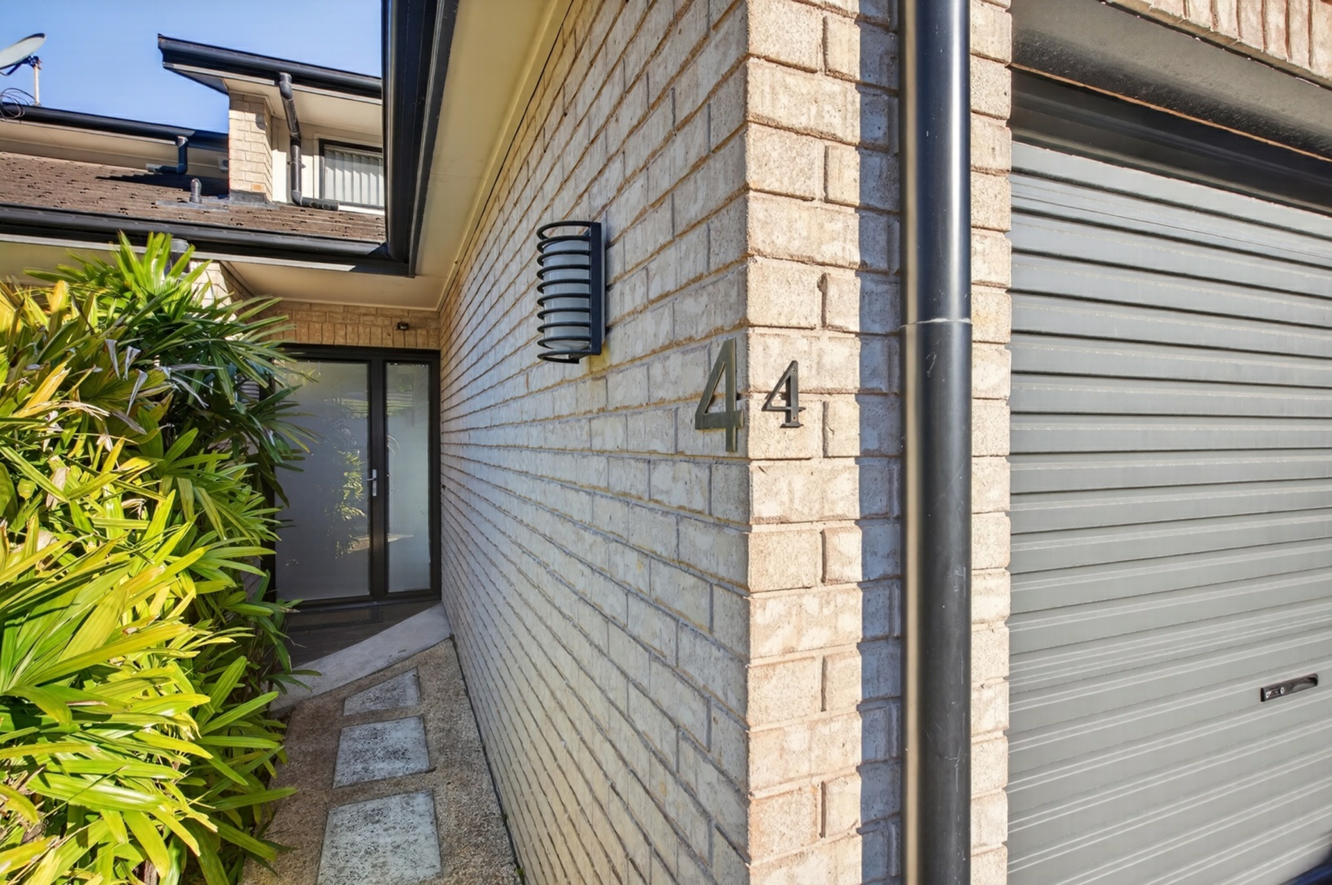 4/71-73 Donnison Street — photo 3 of 24