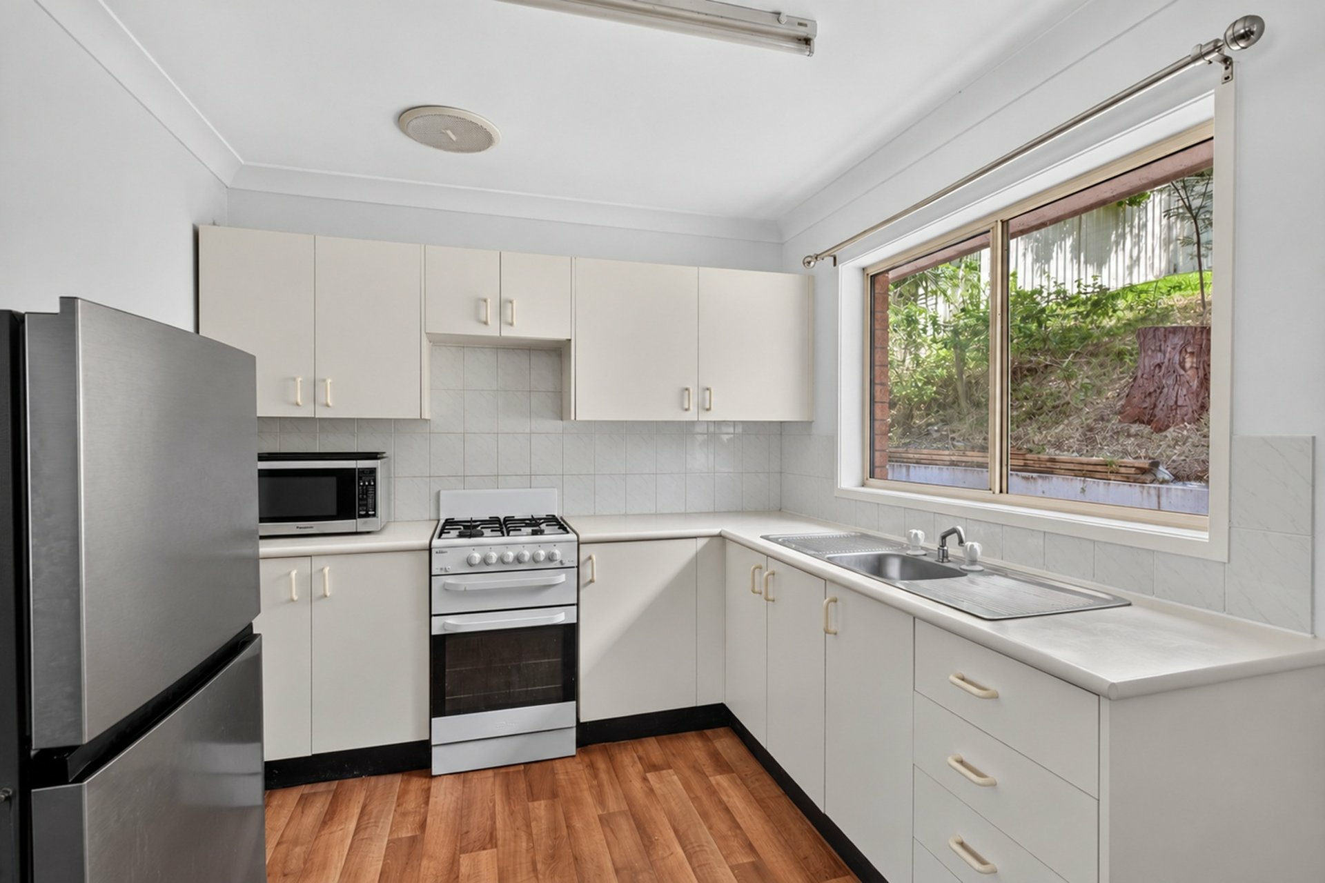 14 Roselands Avenue — photo 4 of 17