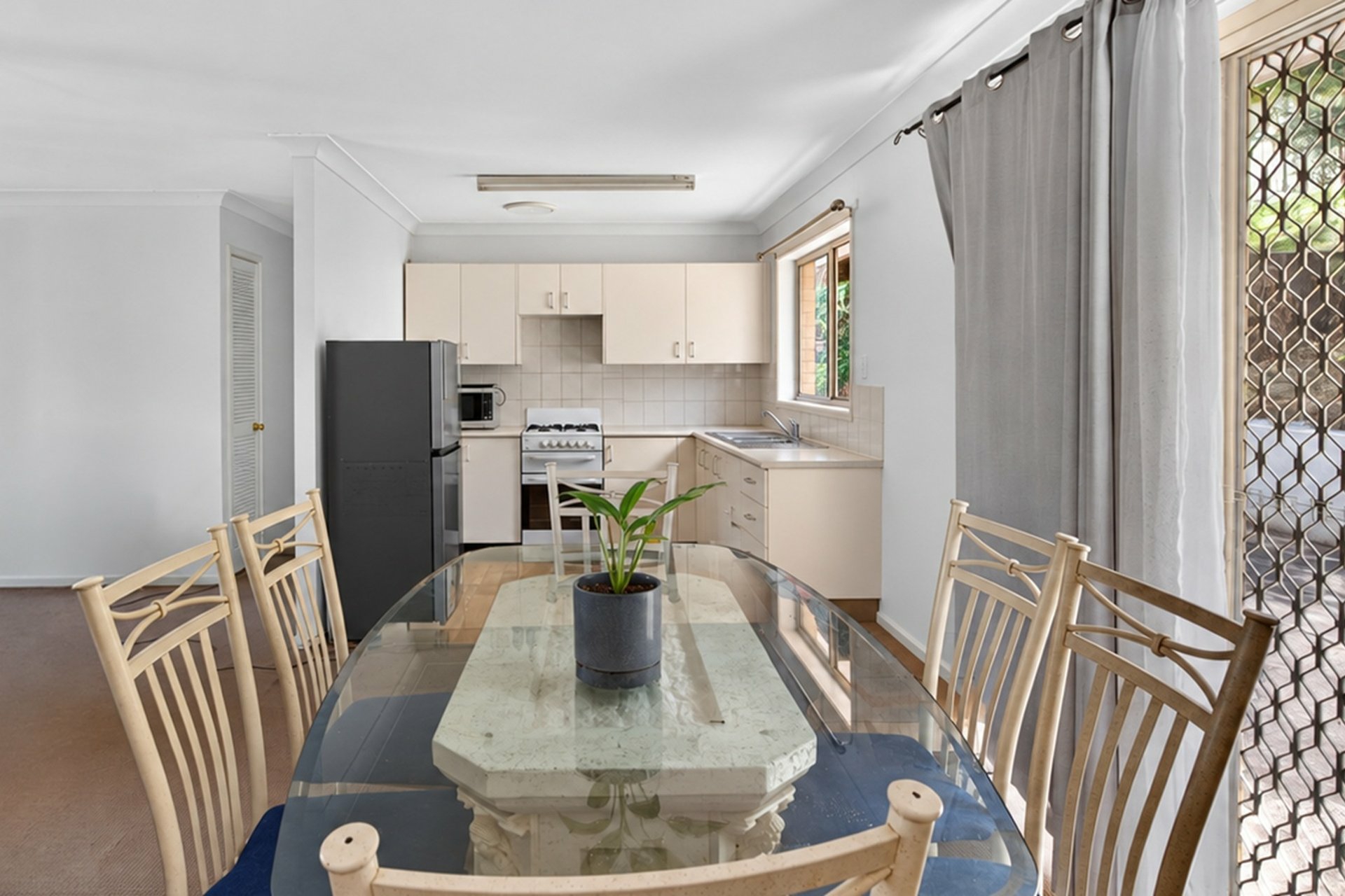 14 Roselands Avenue — photo 5 of 17