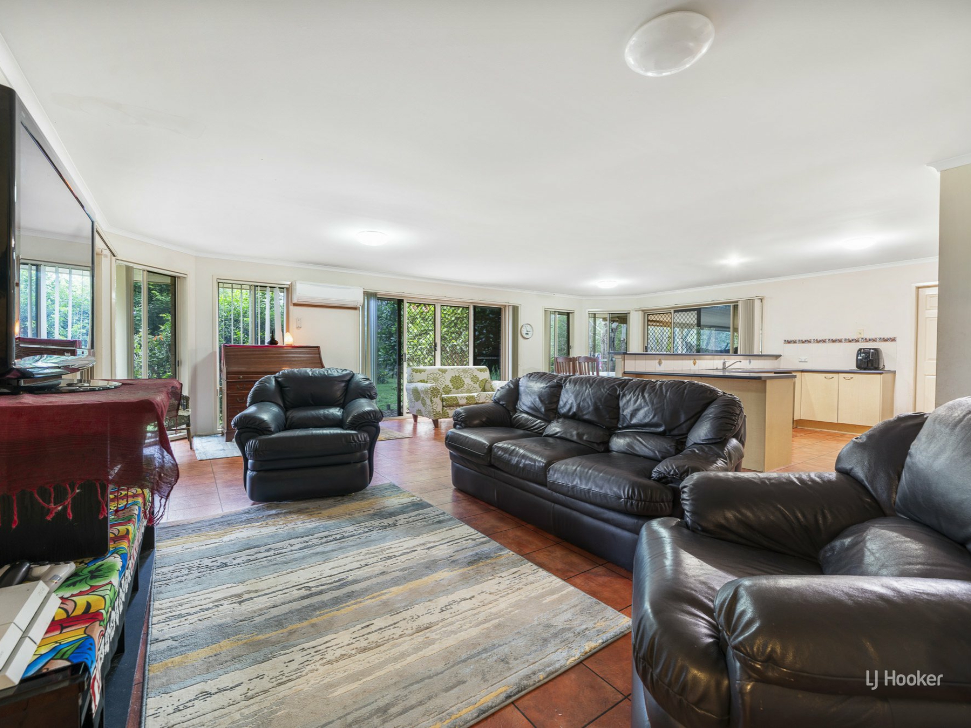 17 Windsor Drive, MOUNT HALLEN