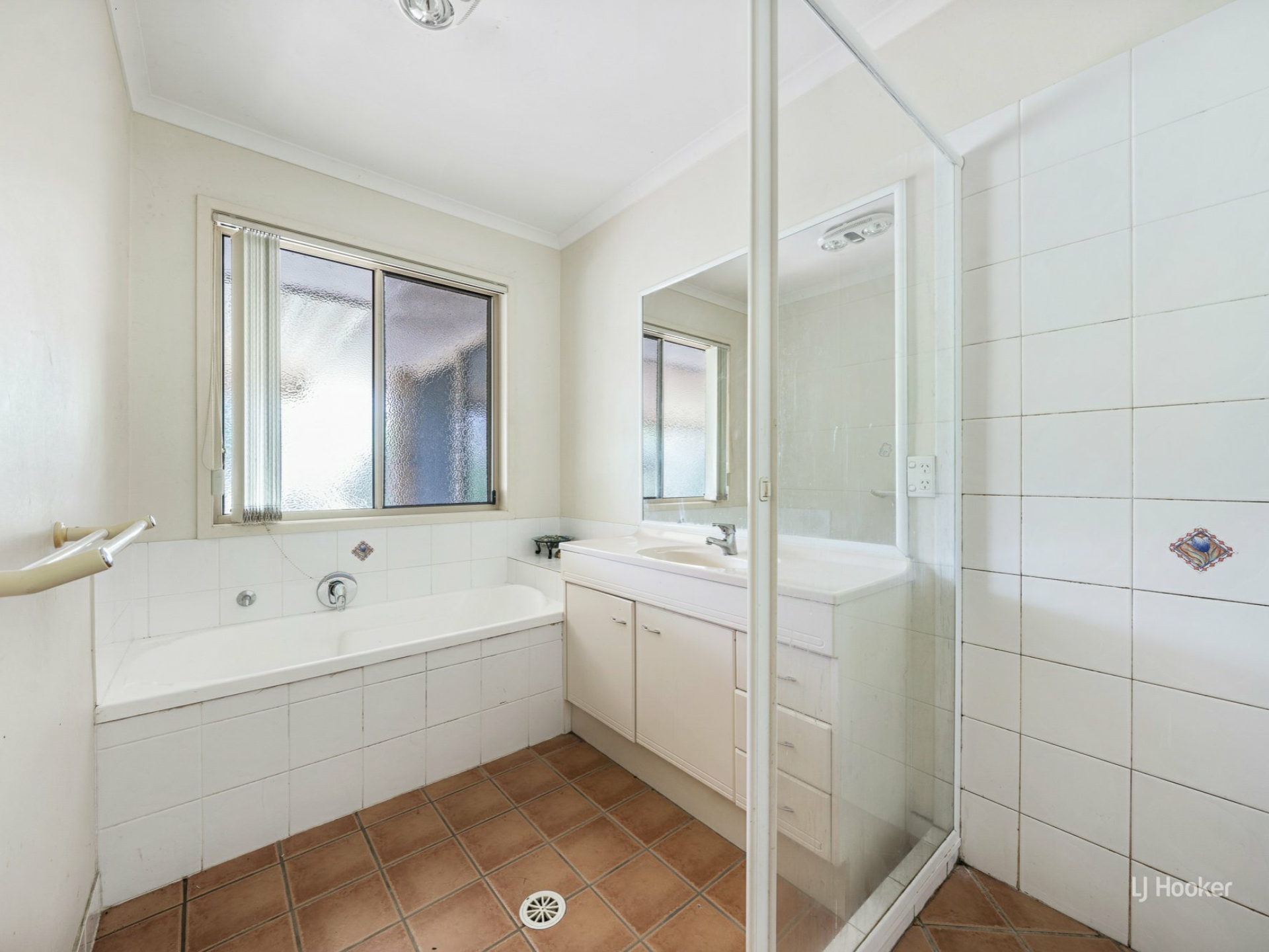 17 Windsor Drive, MOUNT HALLEN