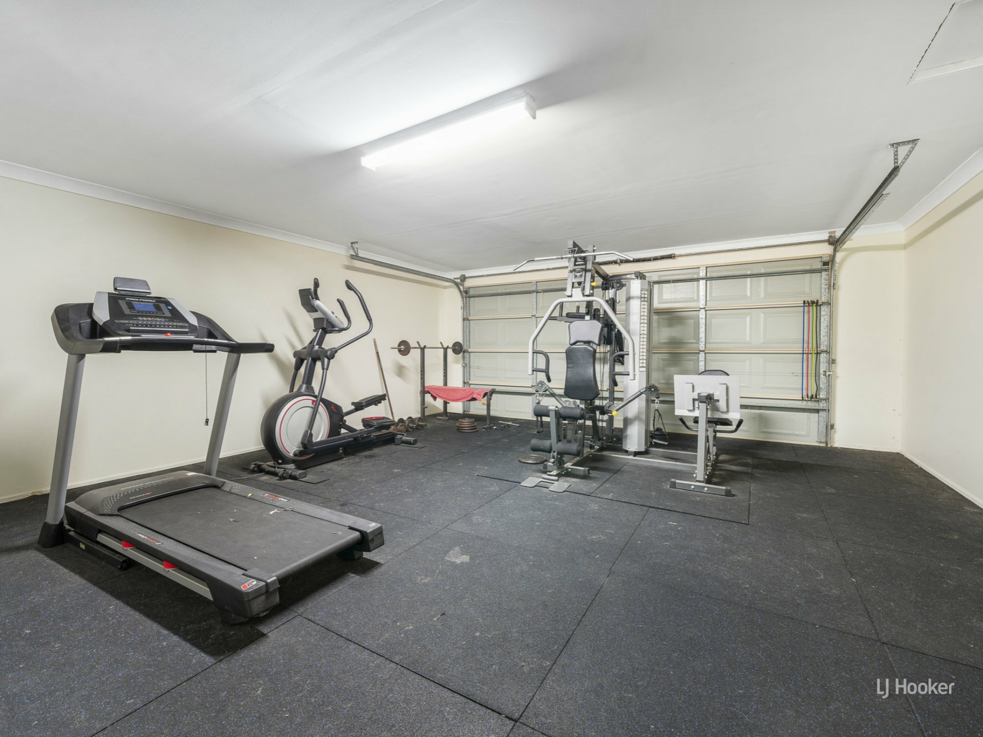 17 Windsor Drive, MOUNT HALLEN