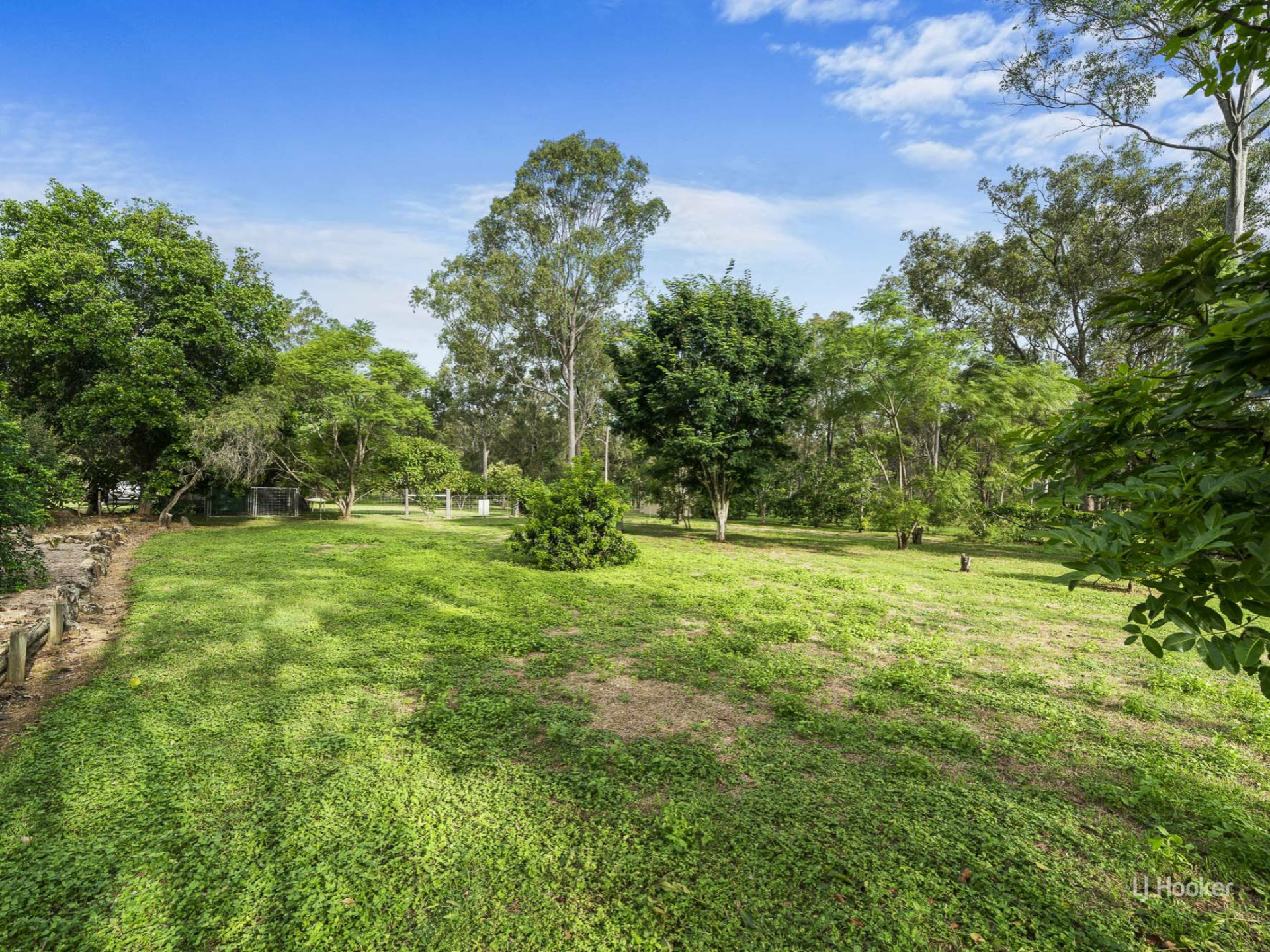 17 Windsor Drive, MOUNT HALLEN