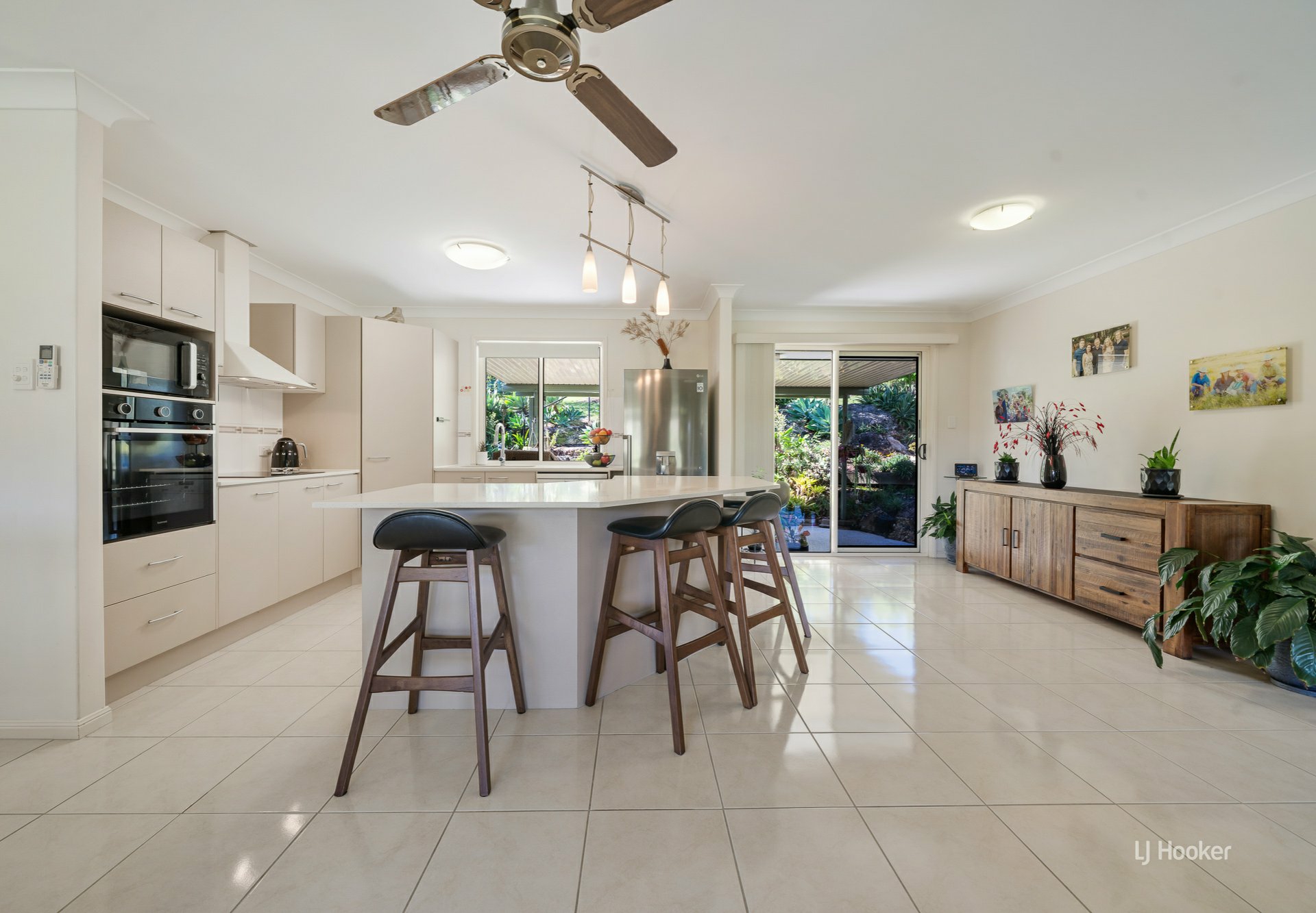 16 Walker Court — photo 4 of 23