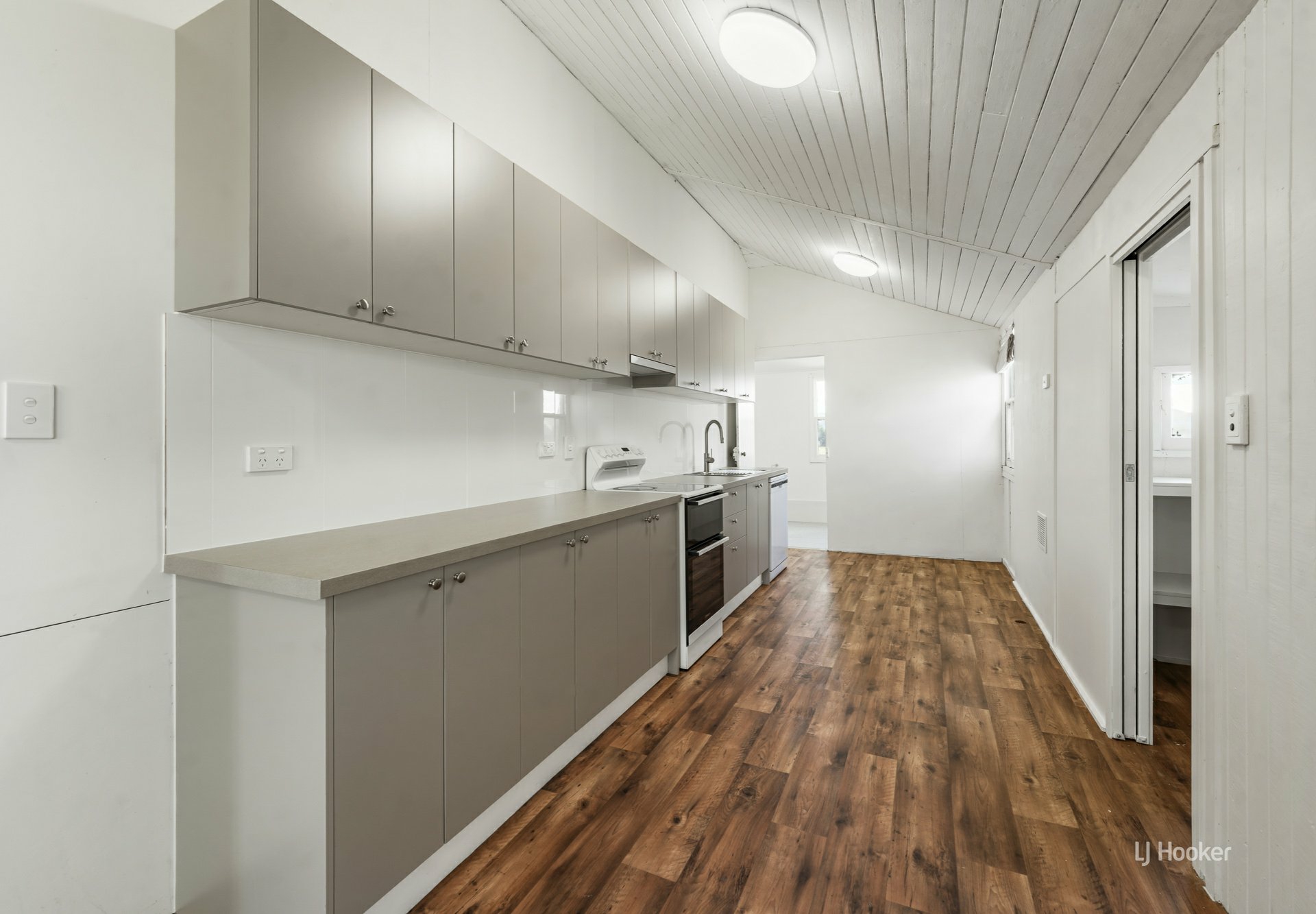 274 Silverleaves Road — photo 6 of 14