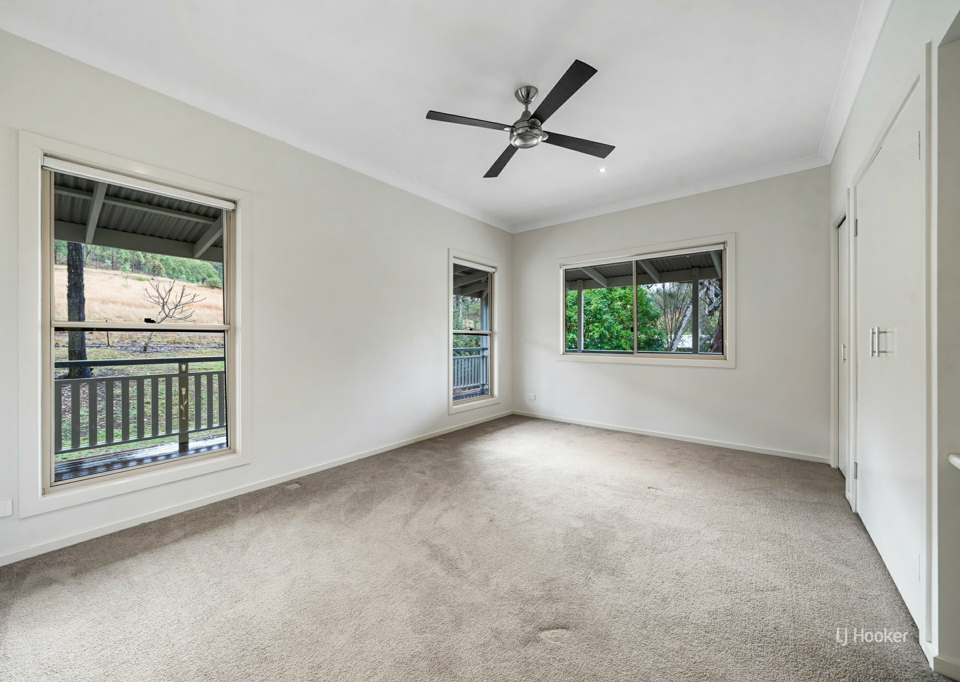 2112 Esk Crows Nest Road — photo 5 of 14