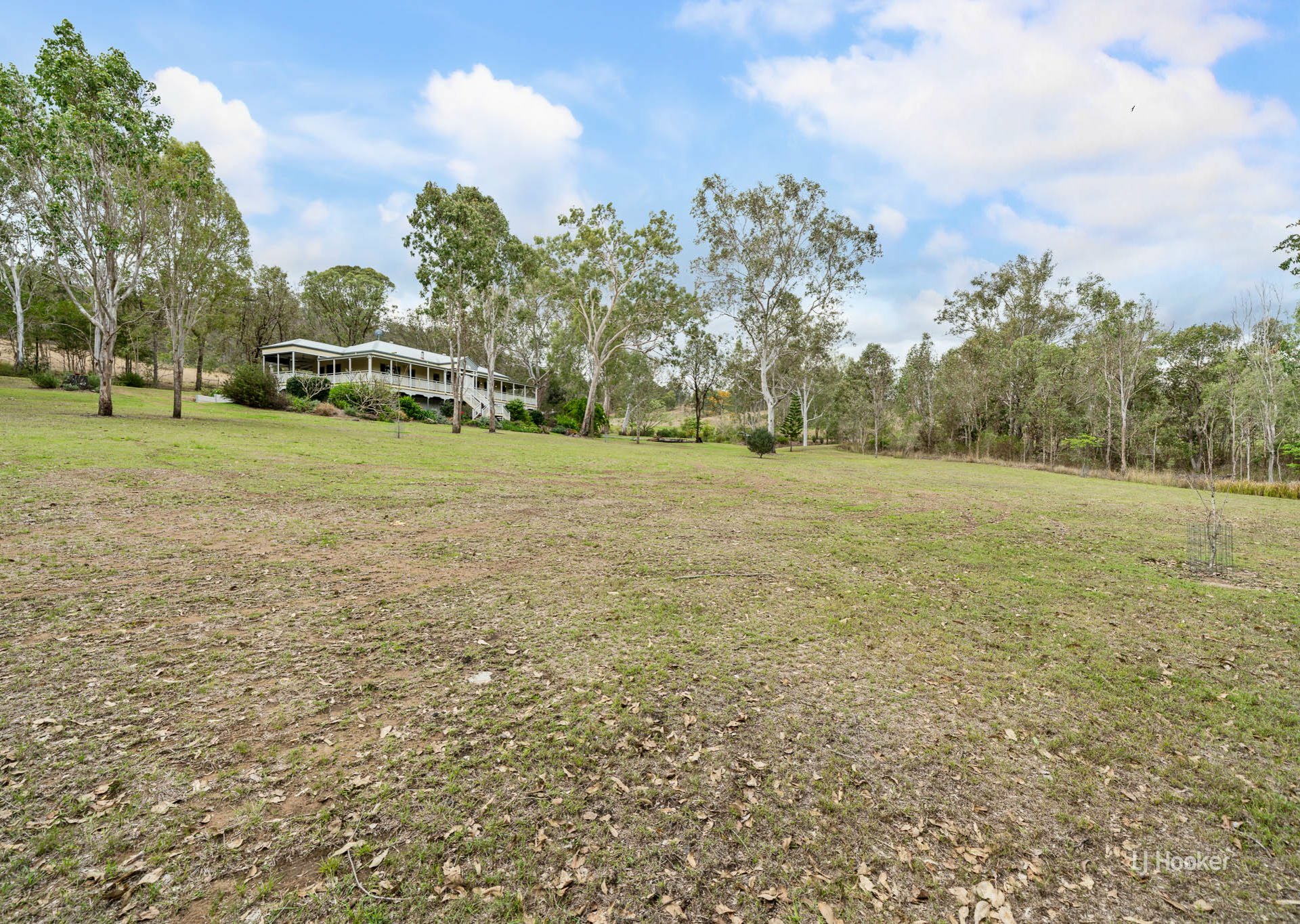 2112 Esk Crows Nest Road — photo 13 of 14