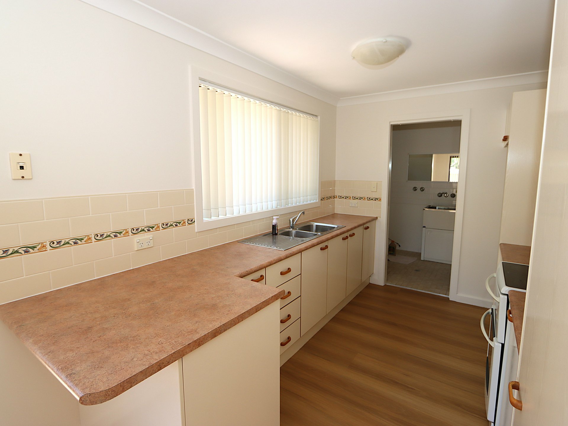 4/41 Beach Street — photo 3 of 16