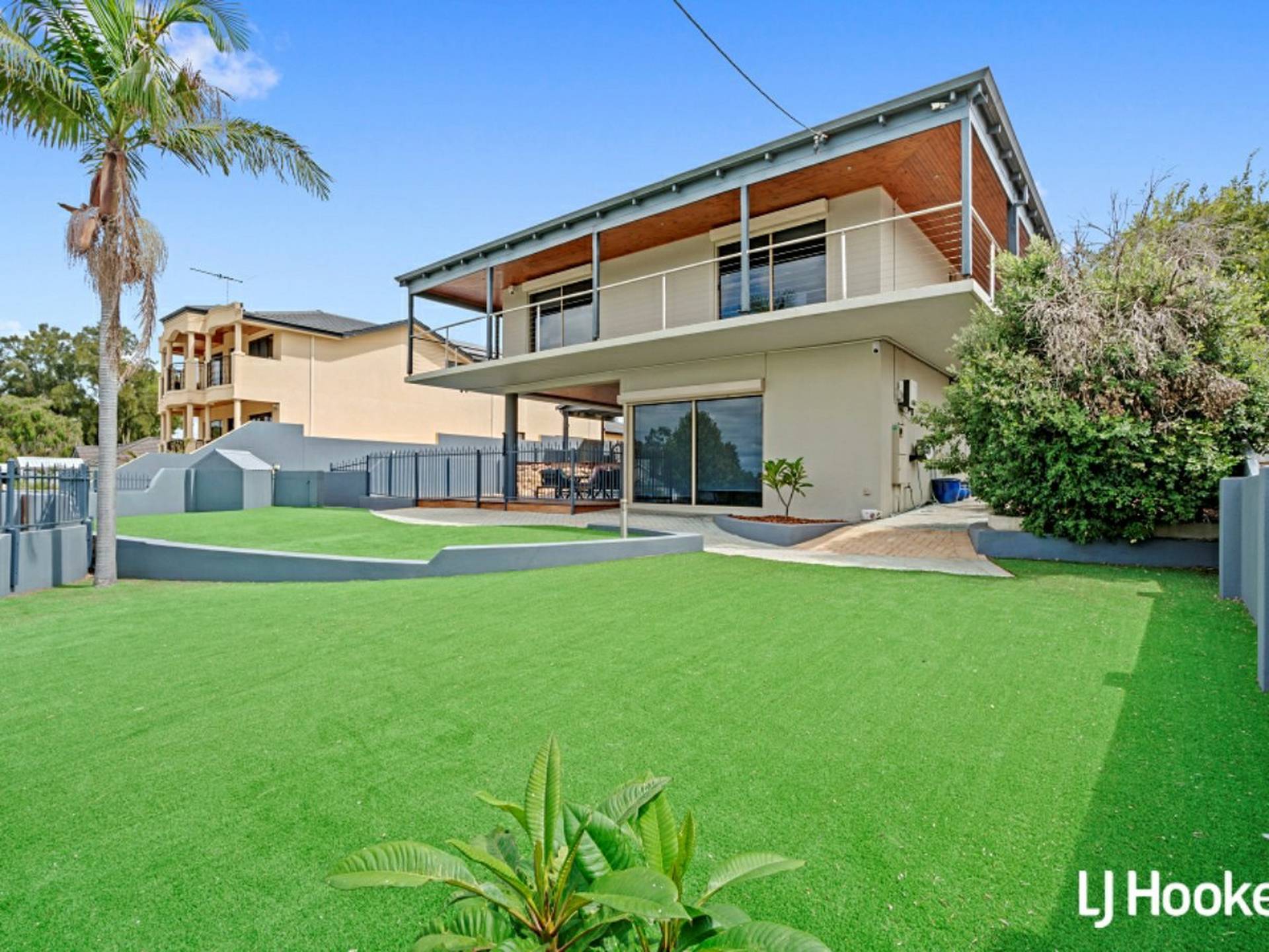 447 Riverton Drive East, RIVERTON