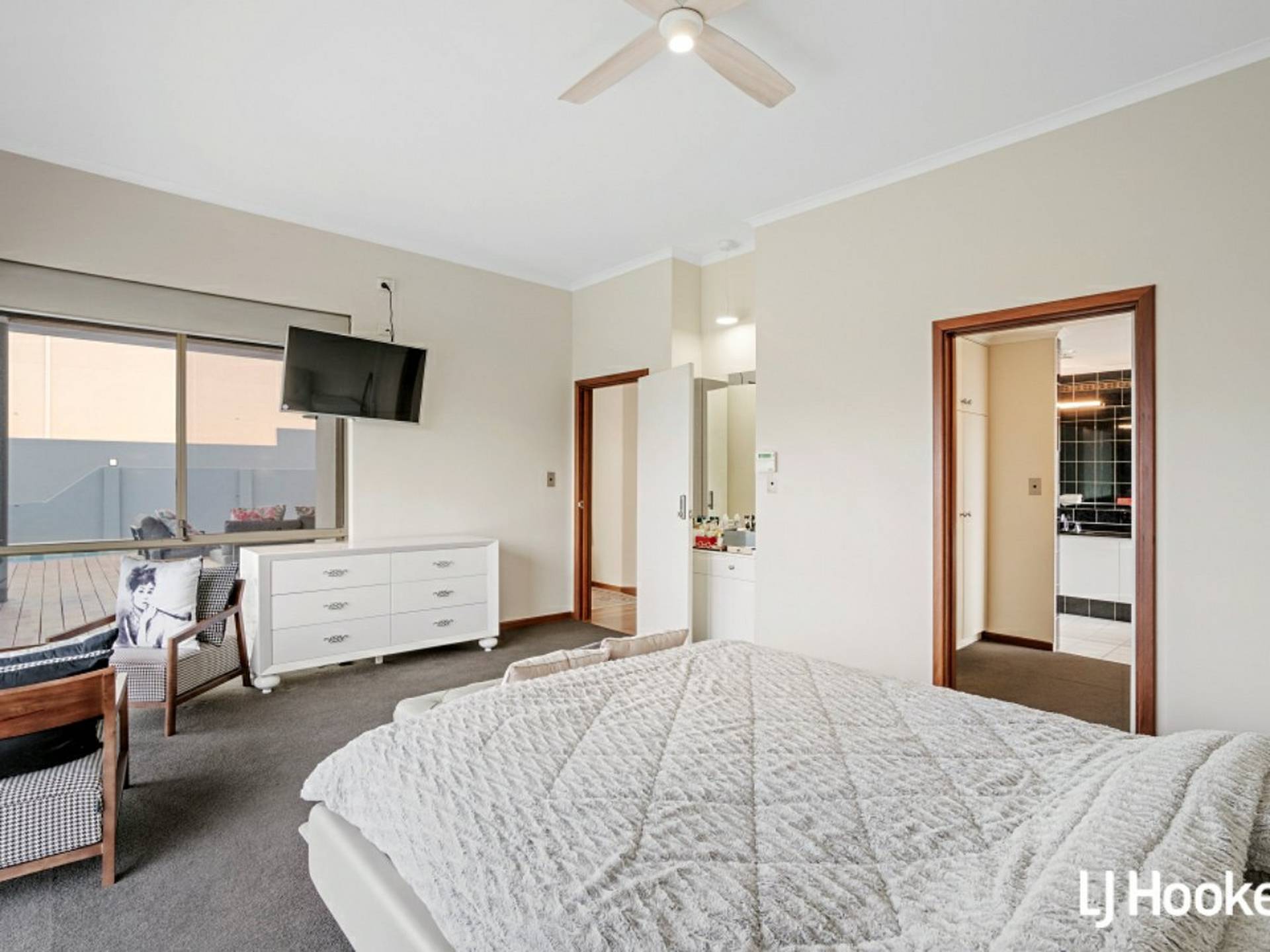 447 Riverton Drive East, RIVERTON