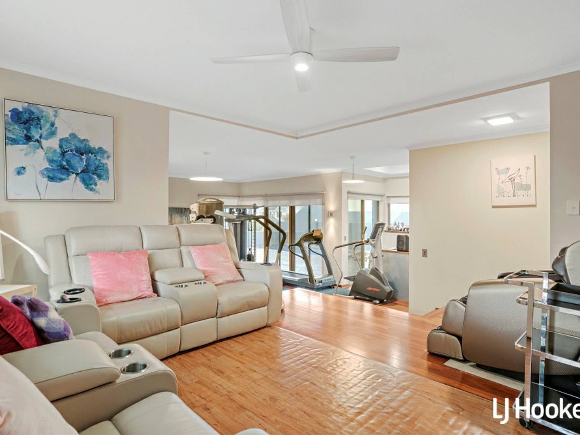 447 Riverton Drive East, RIVERTON