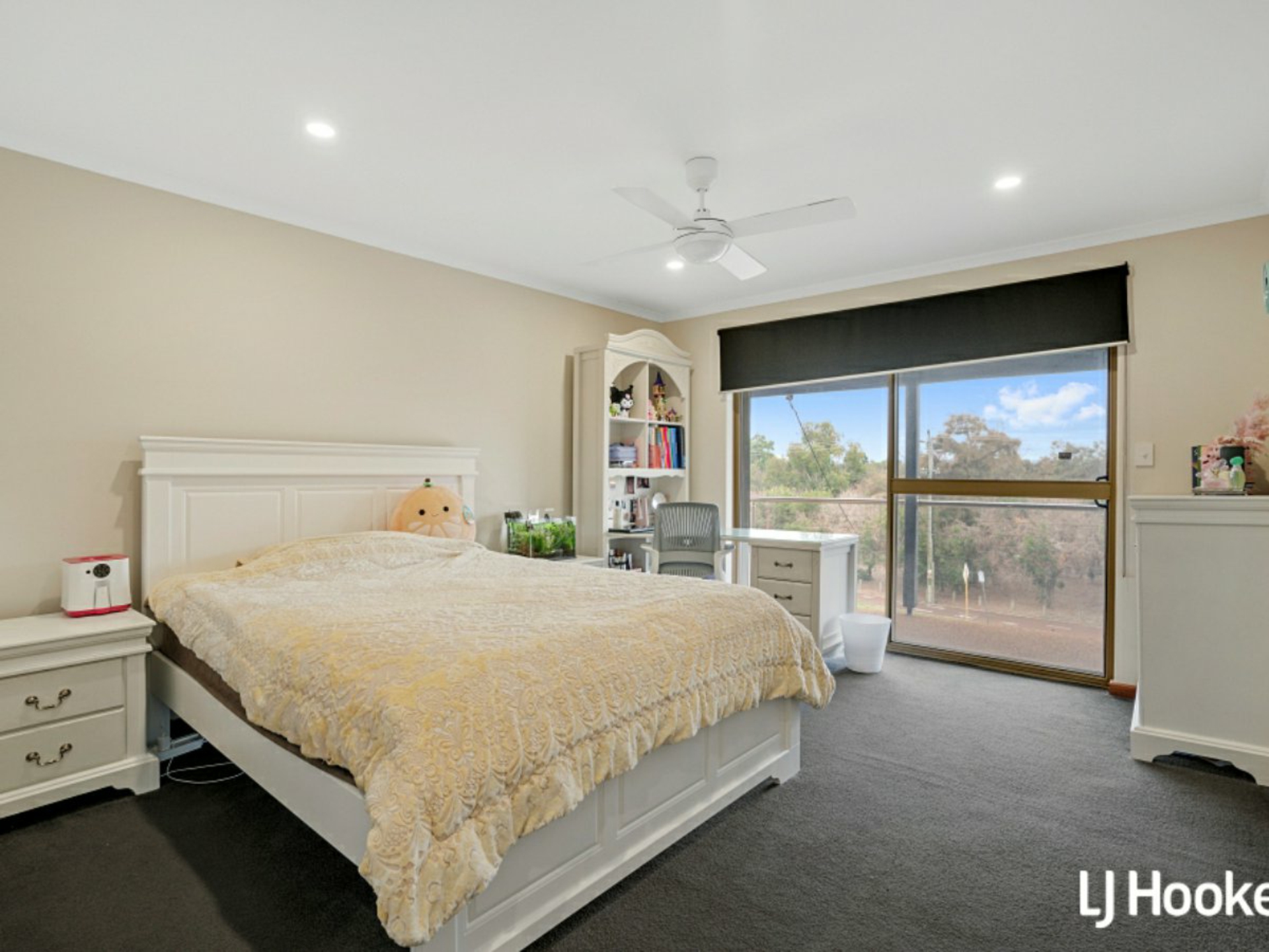 447 Riverton Drive East, RIVERTON