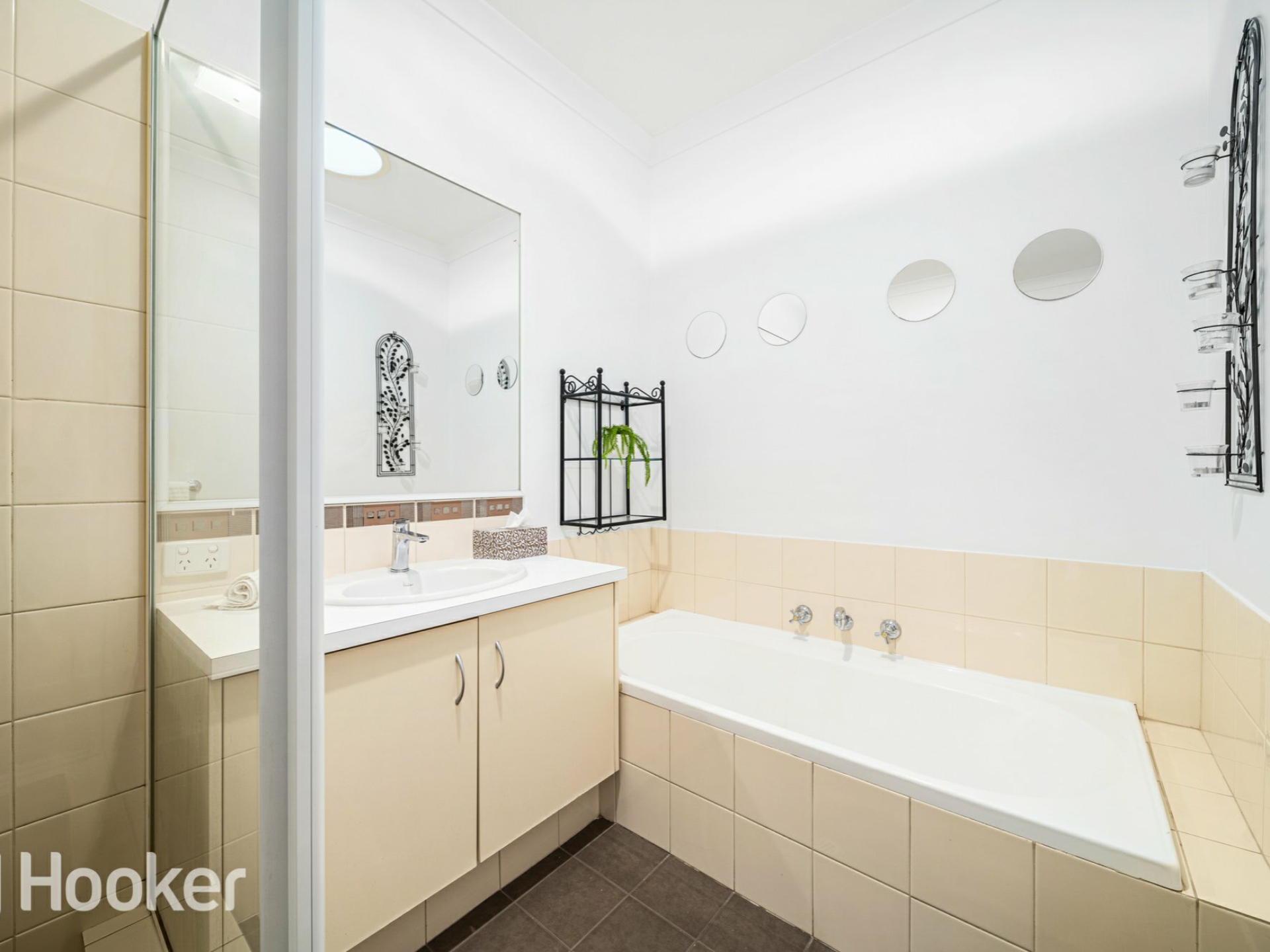 8/12 Alexandra Place, BENTLEY