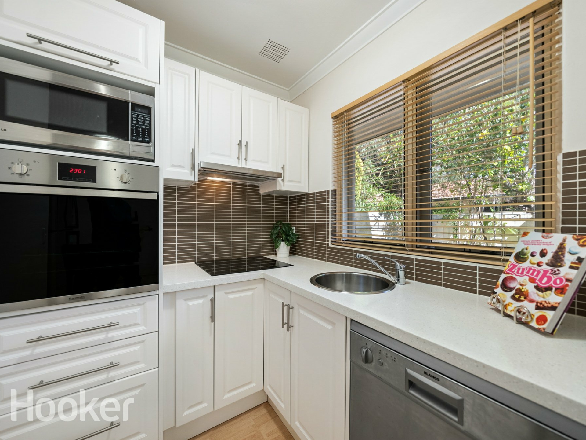 8/50 Waterloo Street, JOONDANNA