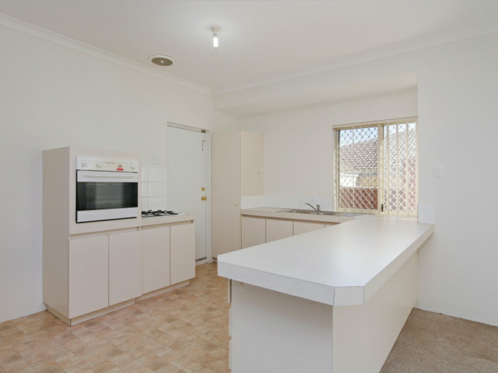 2/20 John Street, BENTLEY