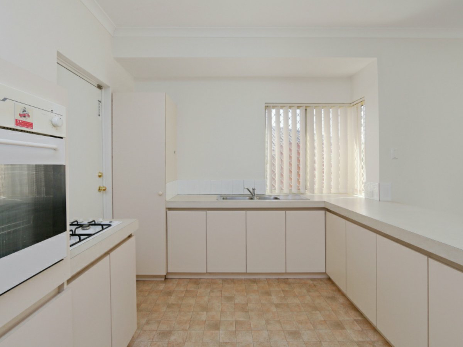 2/20 John Street, BENTLEY