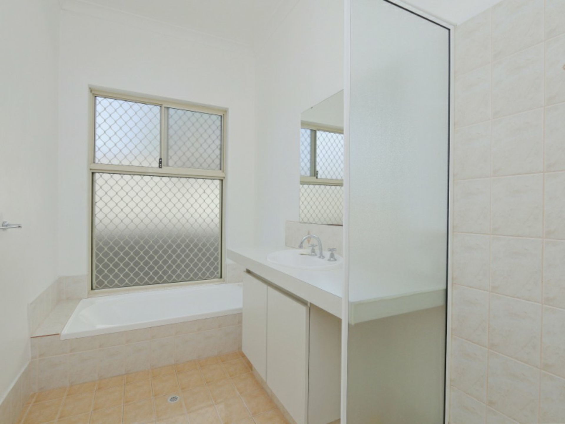 2/20 John Street, BENTLEY