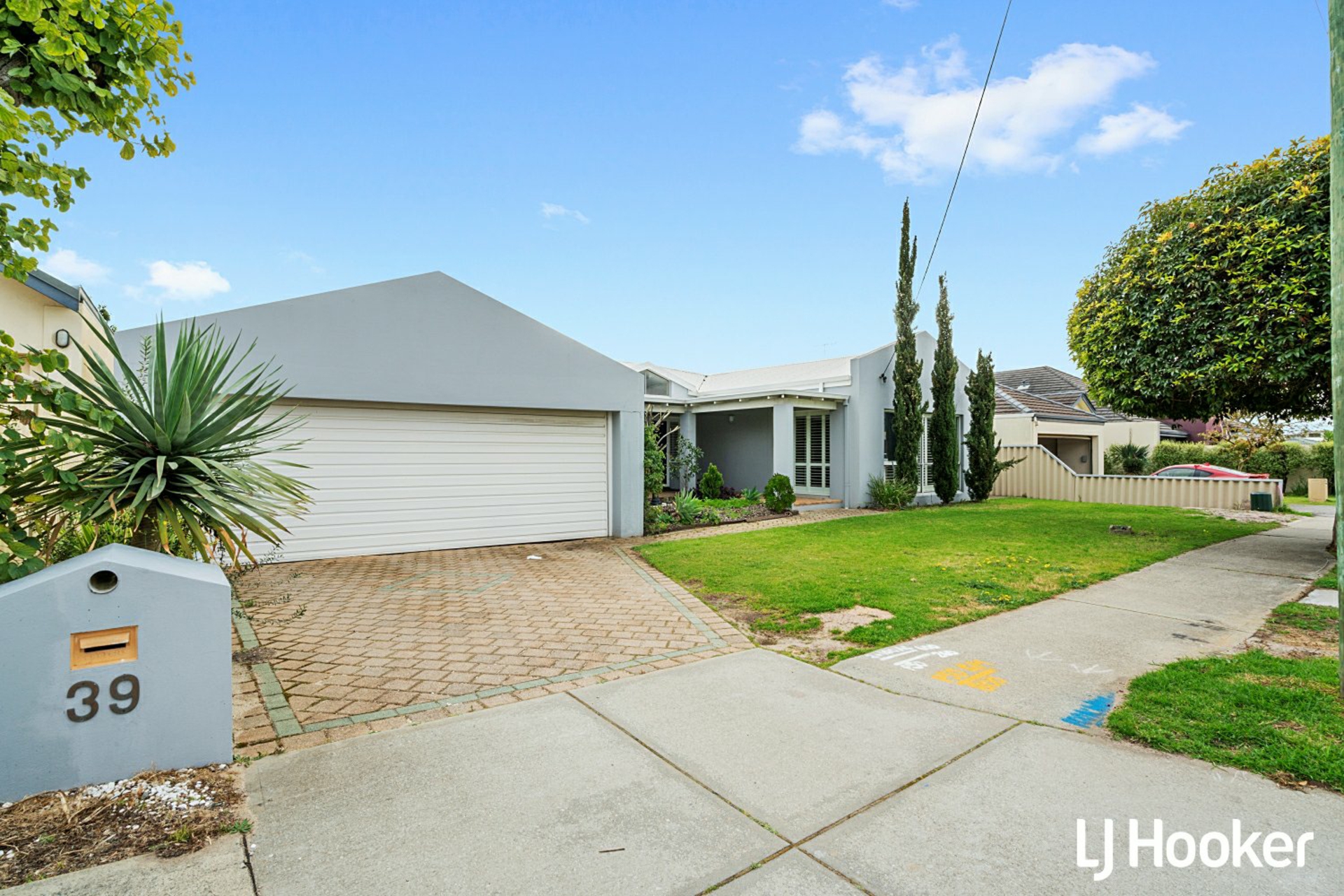 39 Modillion Avenue North, Shelley