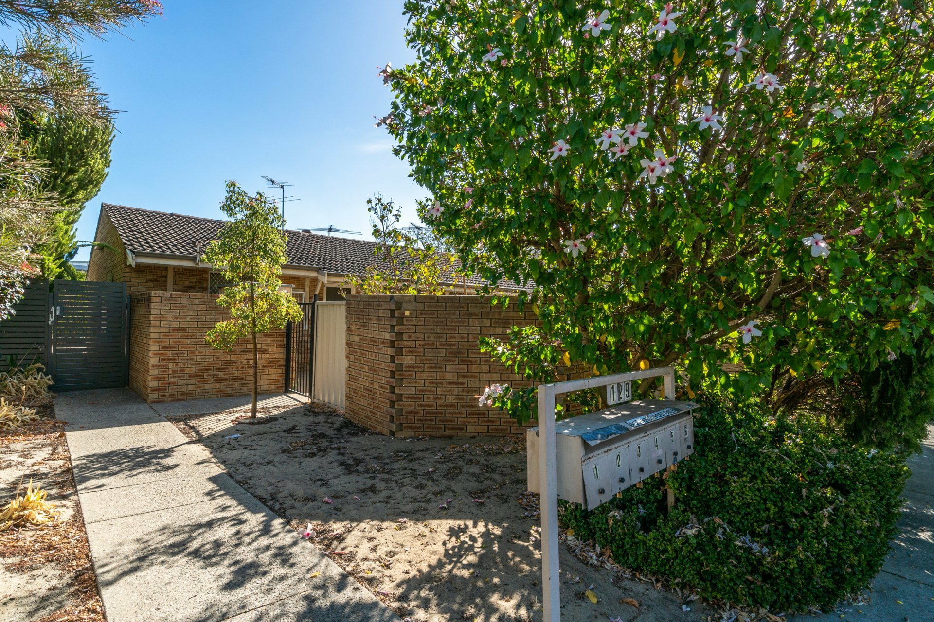 1/129 Hubert Street East Victoria Park WA