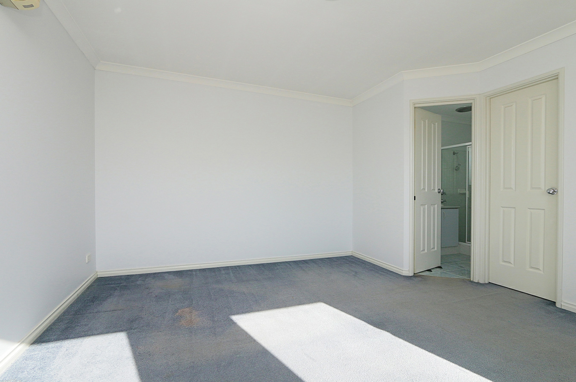 14C Wyndham St, ST JAMES