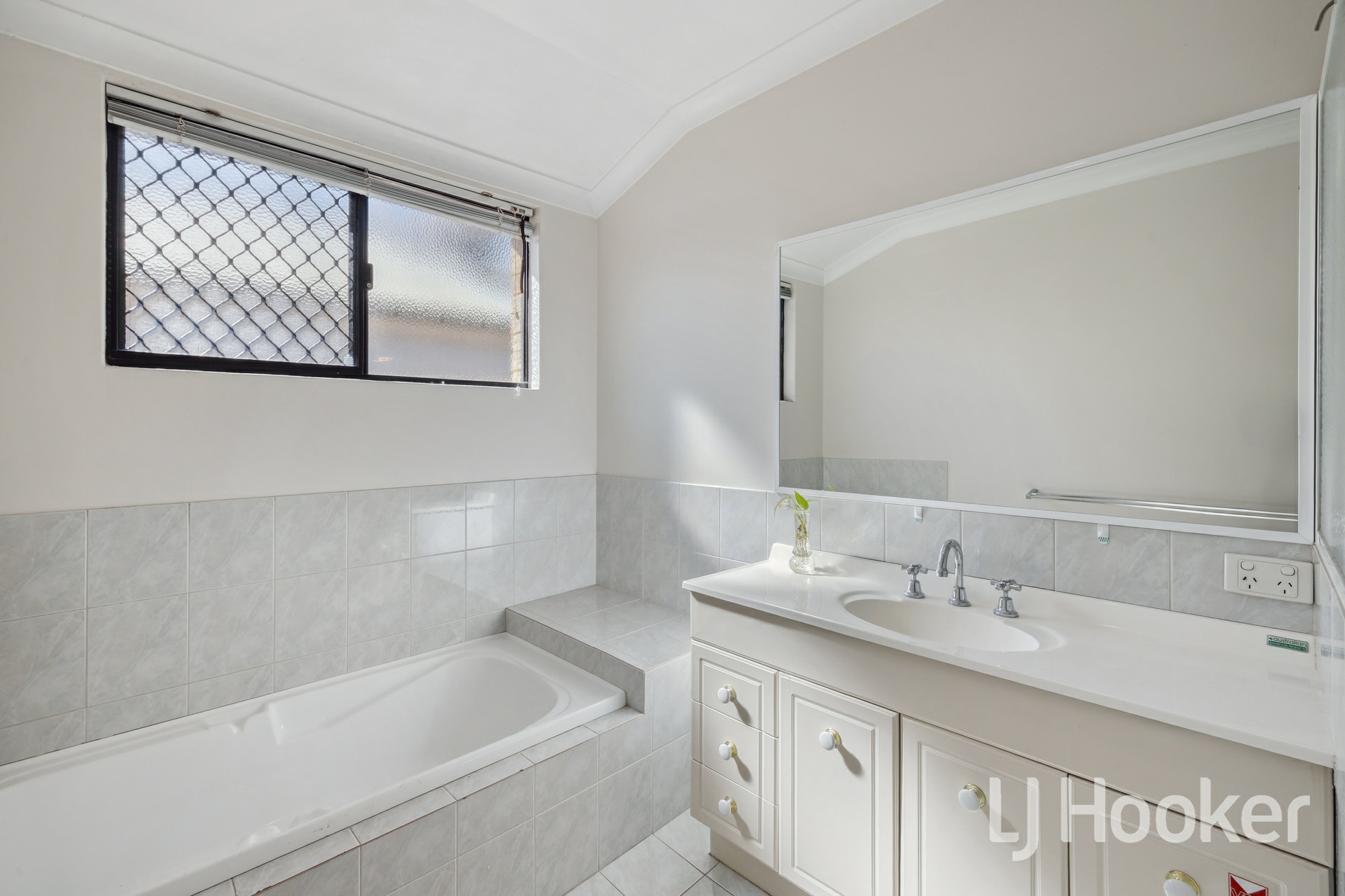 9 Quinn Avenue, BENTLEY