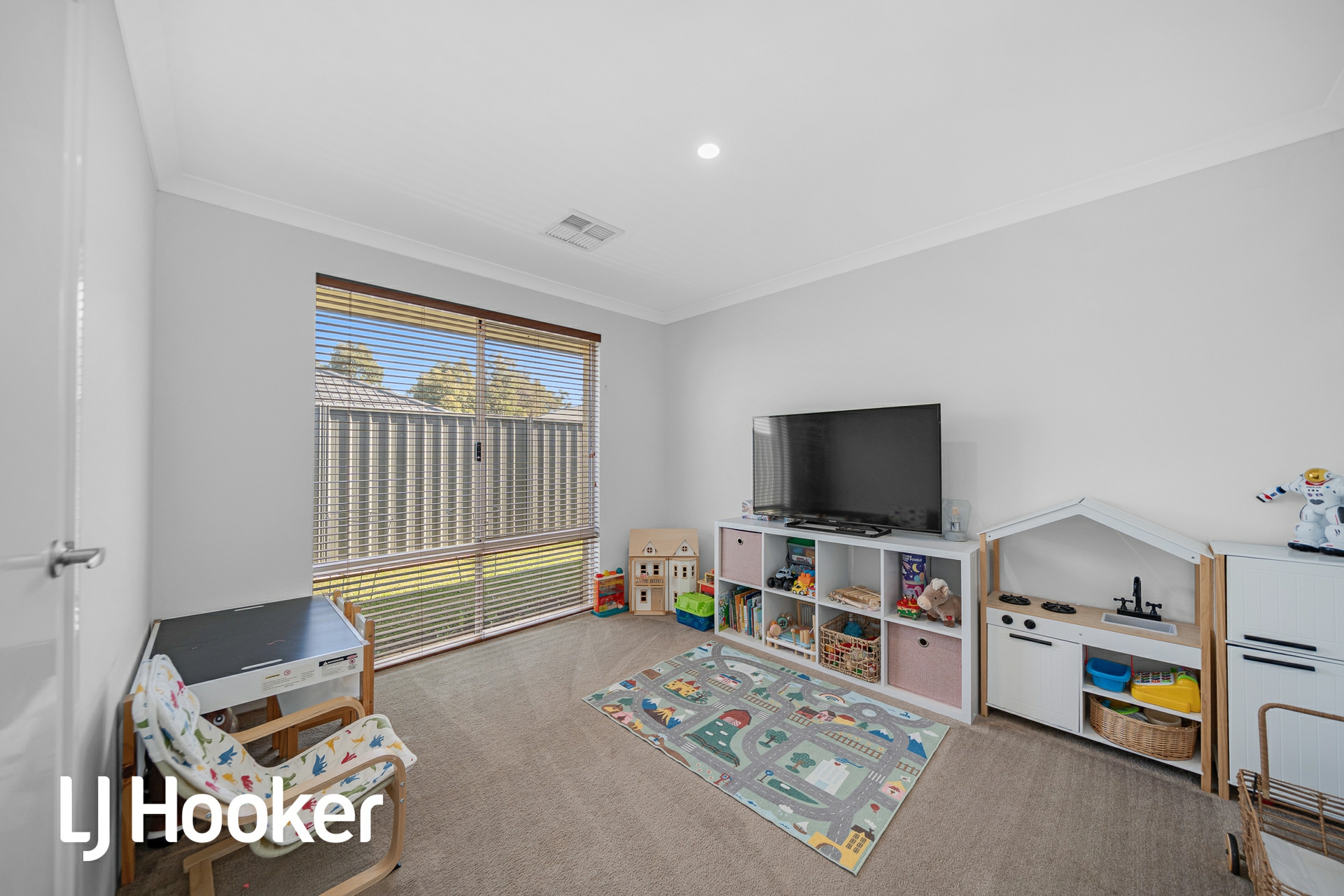 17 Kalbarri Pass, JANE BROOK