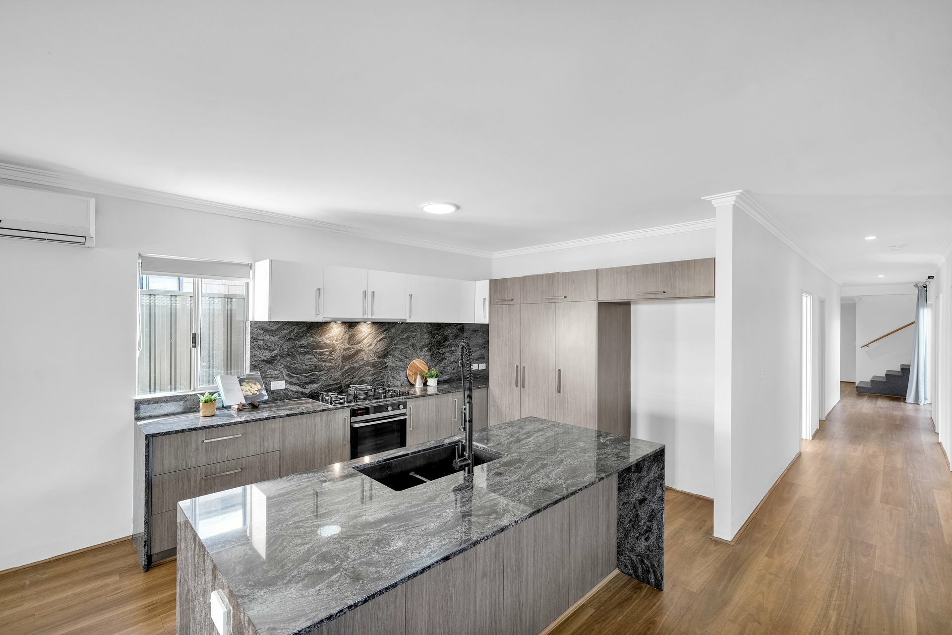 8A Deverell Way — photo 9 of 29
