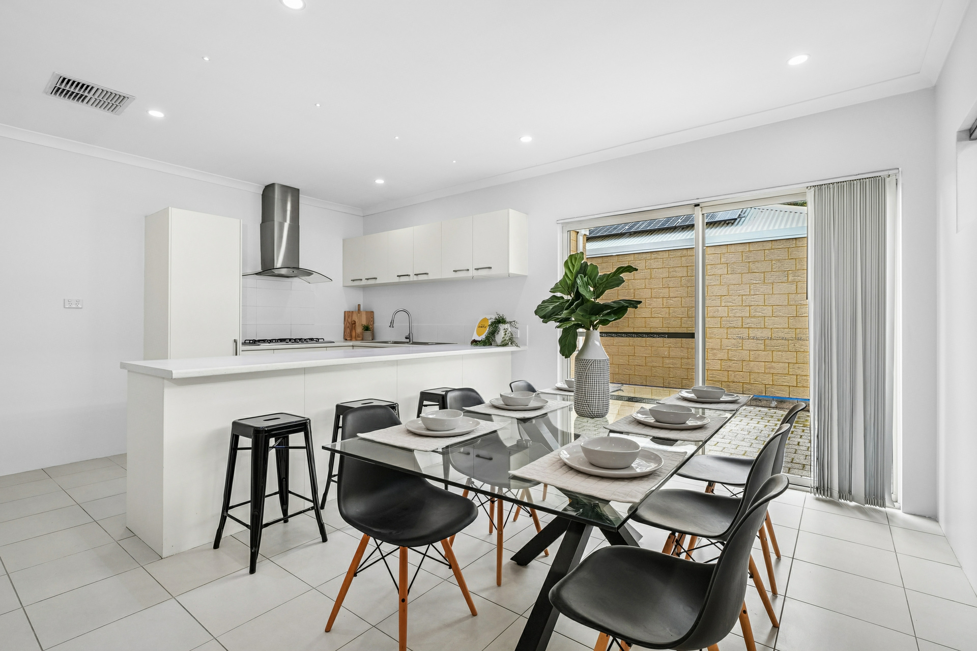 8A Cunnington Way — photo 2 of 27