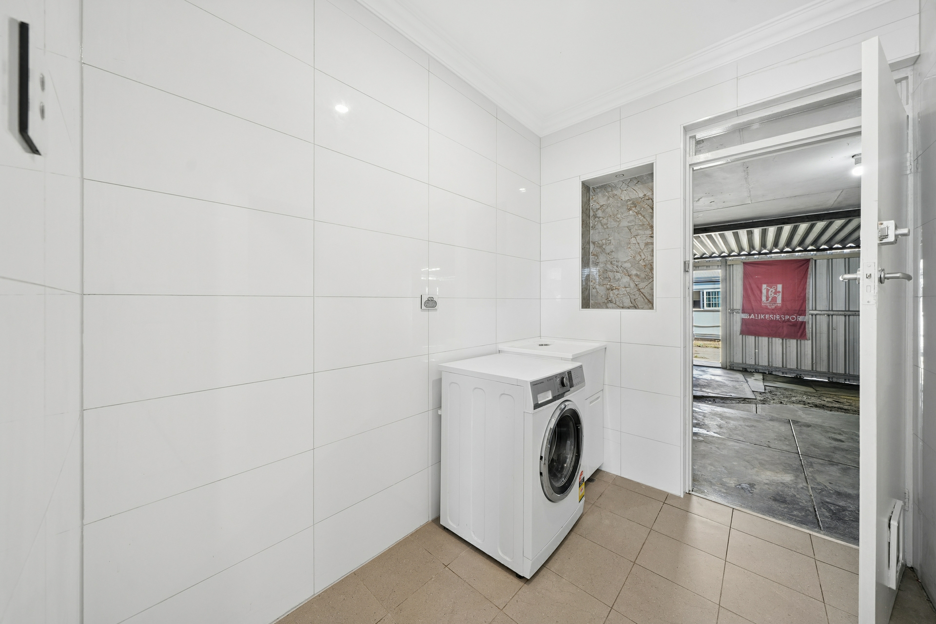 251 Welshpool Road — photo 13 of 23