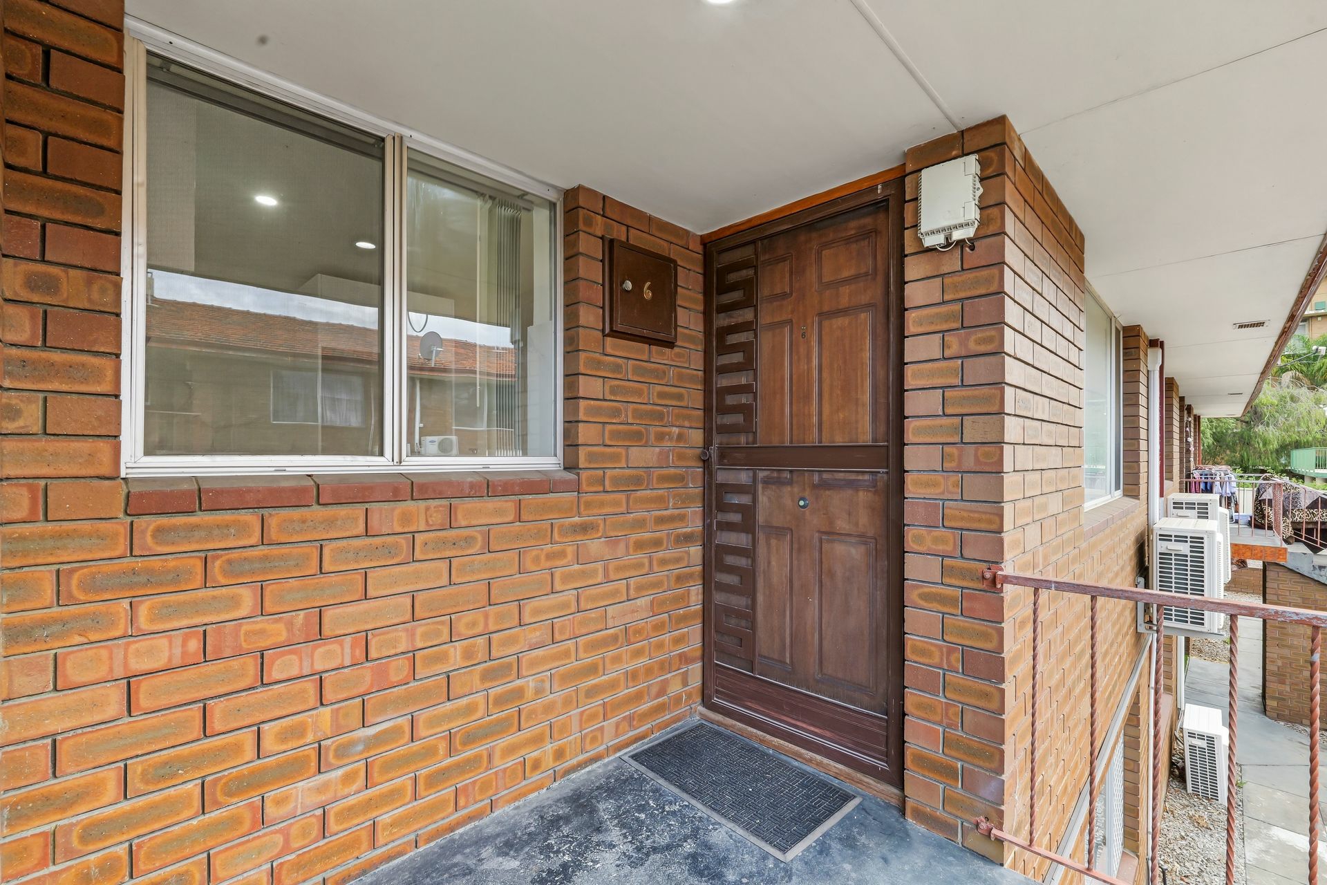 Unit 6/77-79 Leonard St — photo 2 of 12