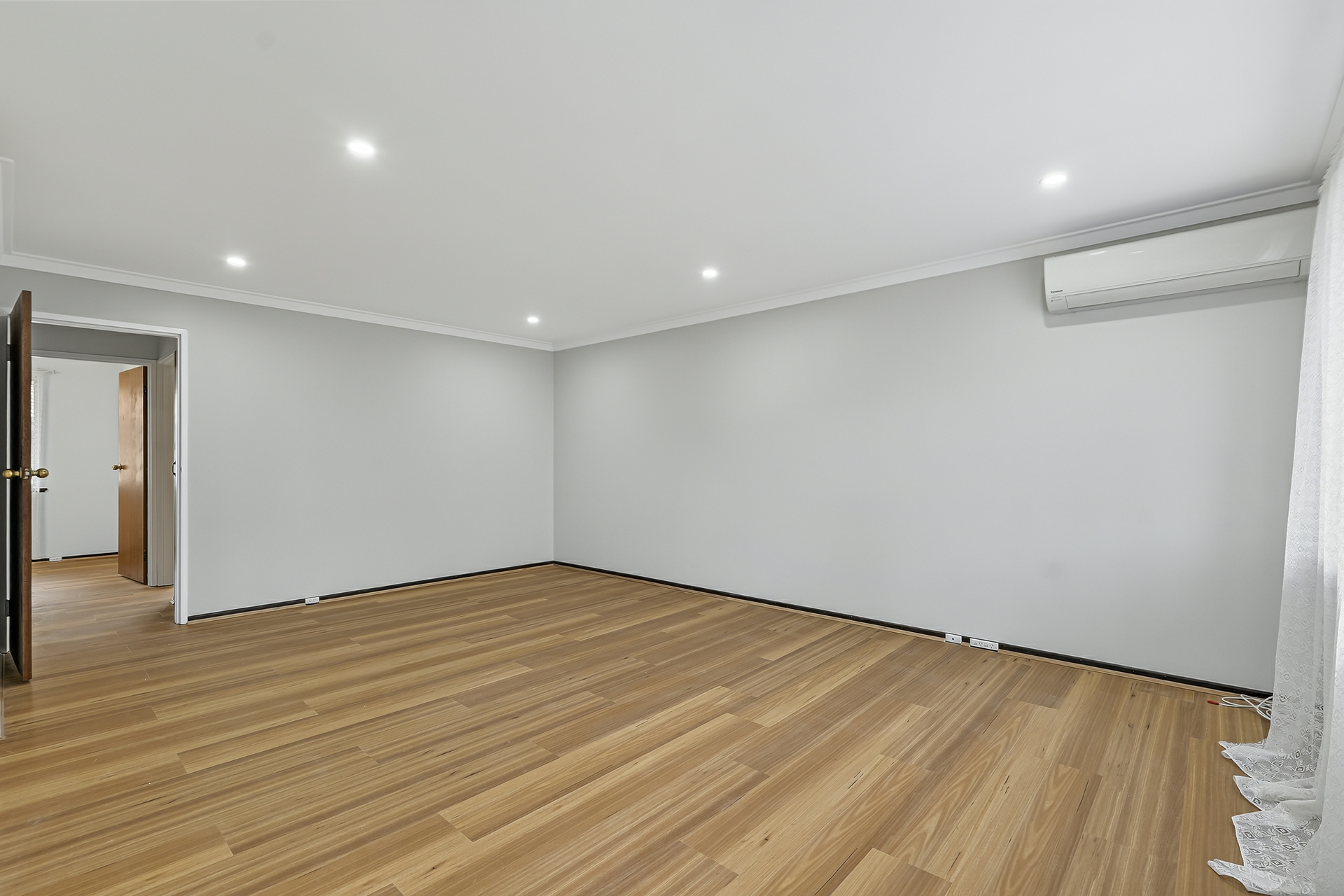 Unit 6/77-79 Leonard St — photo 3 of 12