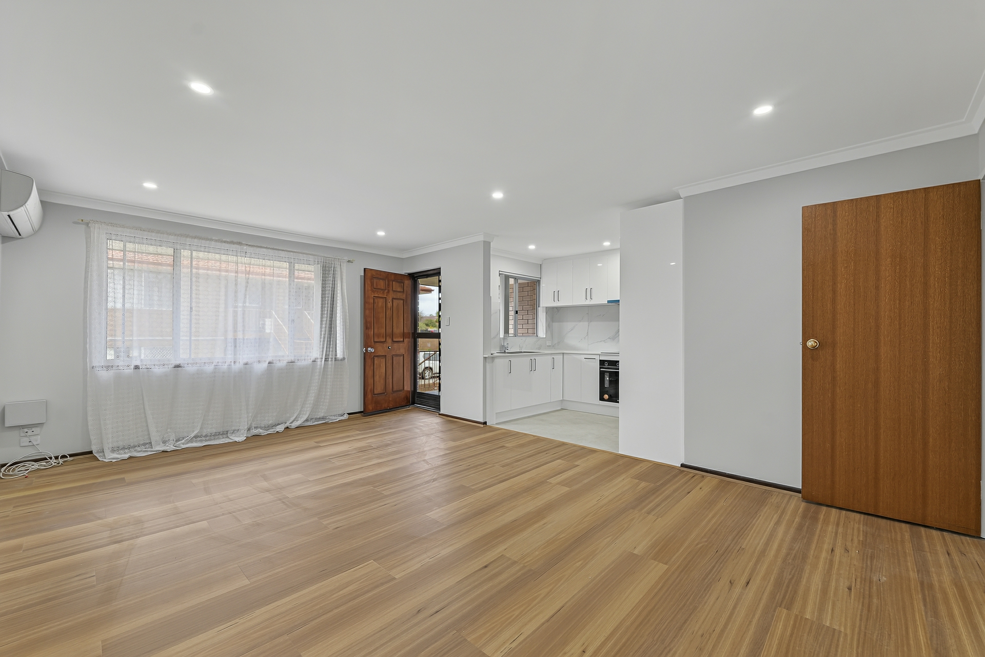 Unit 6/77-79 Leonard St — photo 4 of 12