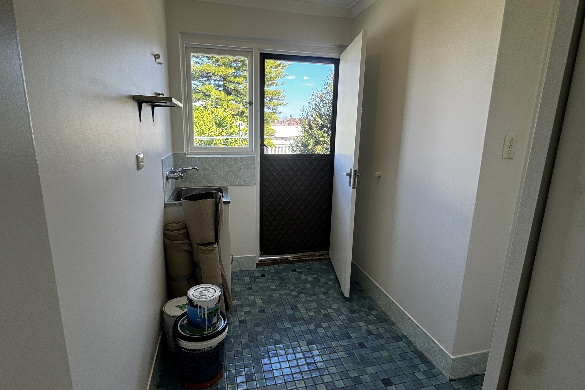 244 Knutsford Av — photo 9 of 11