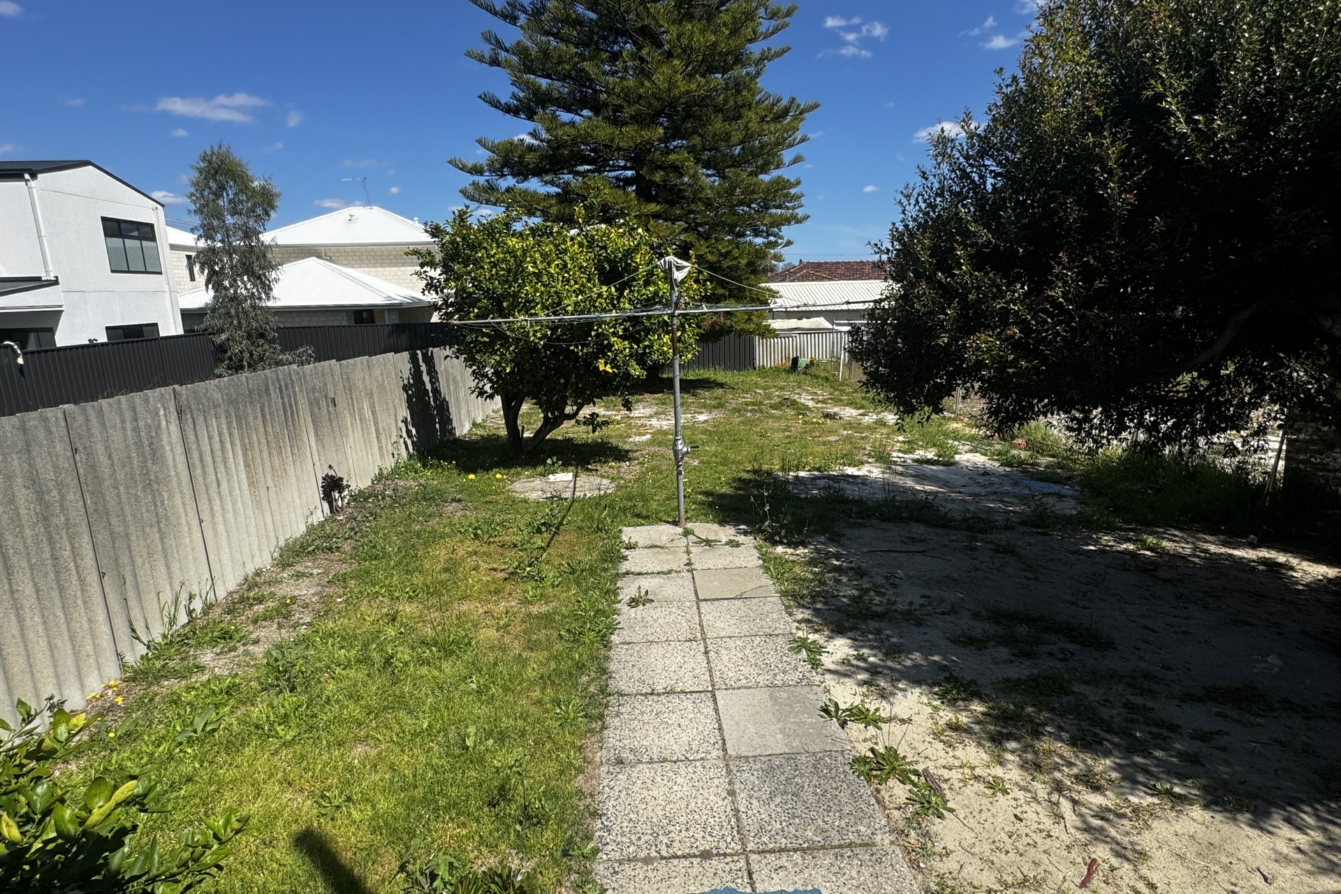 244 Knutsford Av — photo 10 of 11