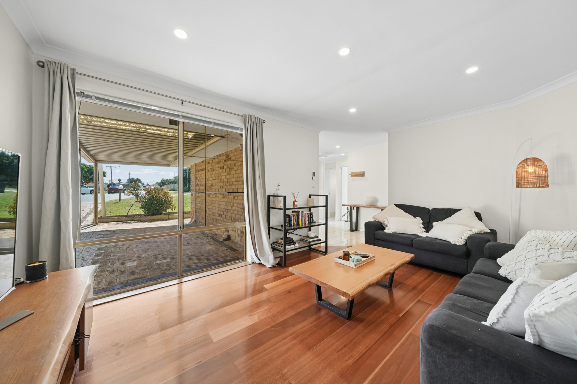 14 Finch Close — photo 3 of 30