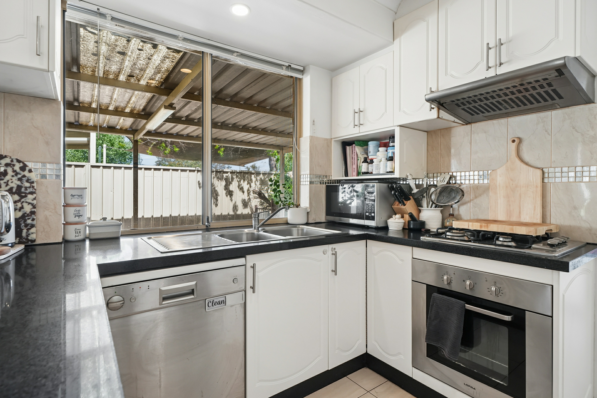 14 Finch Close — photo 17 of 30